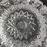 Ashtray/empty pocket in Bohemian crystal. Finely chiseled with sophisticated starry/brass patterns. Stylish Boho chic
