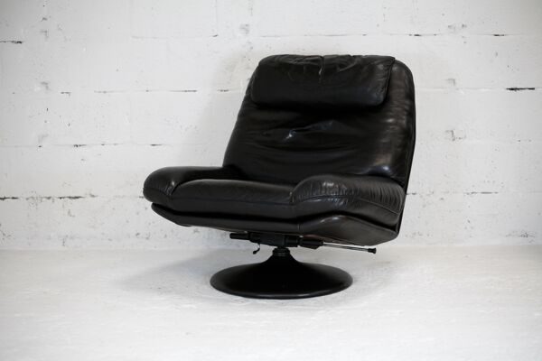 fauteuil Pivotant cuir noir, Édition De Sede, Suisse, Circa 1980.