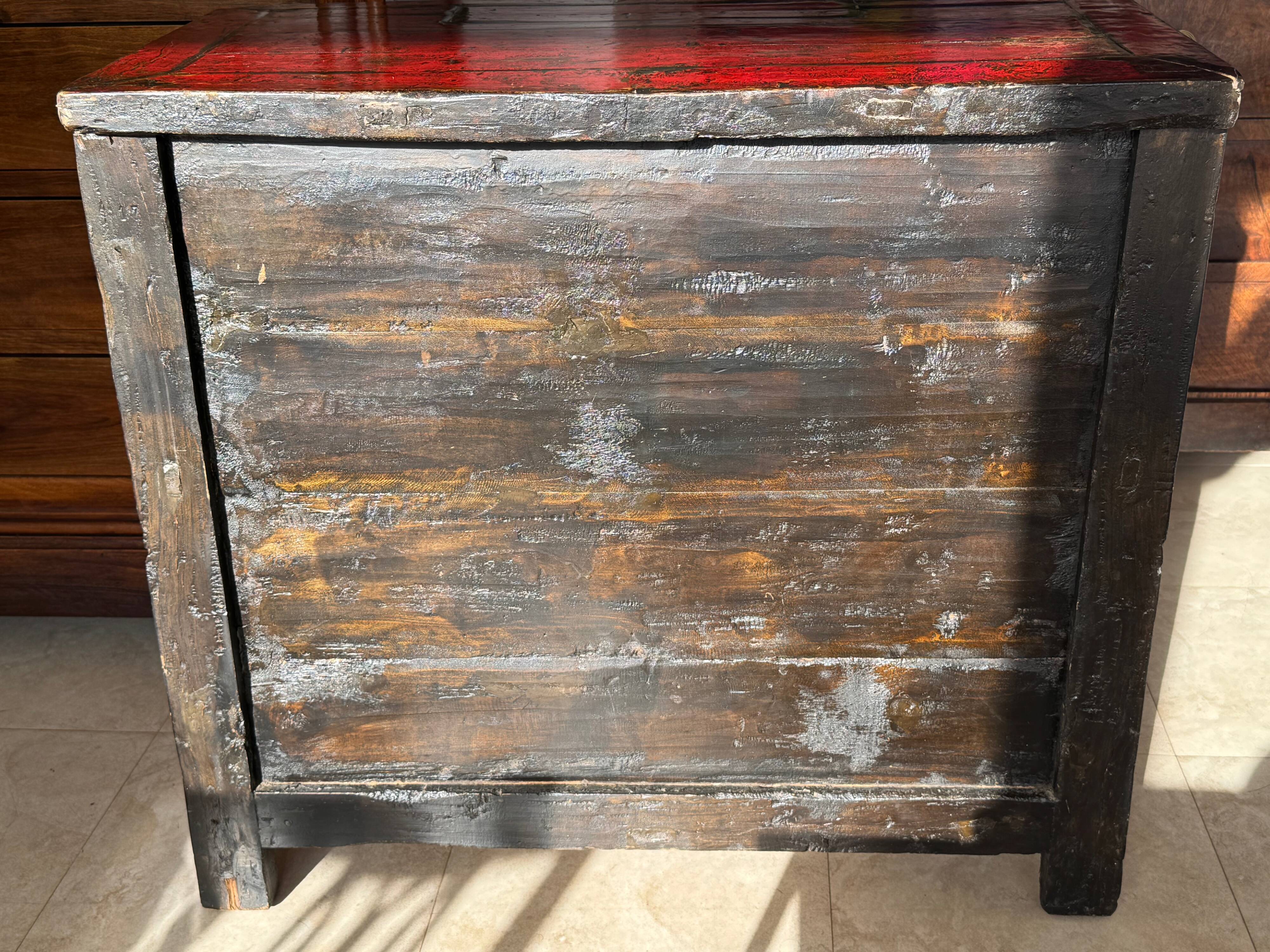 Small antique Chinese buffet (1920-1950) in rustic style, red lacquered, ori