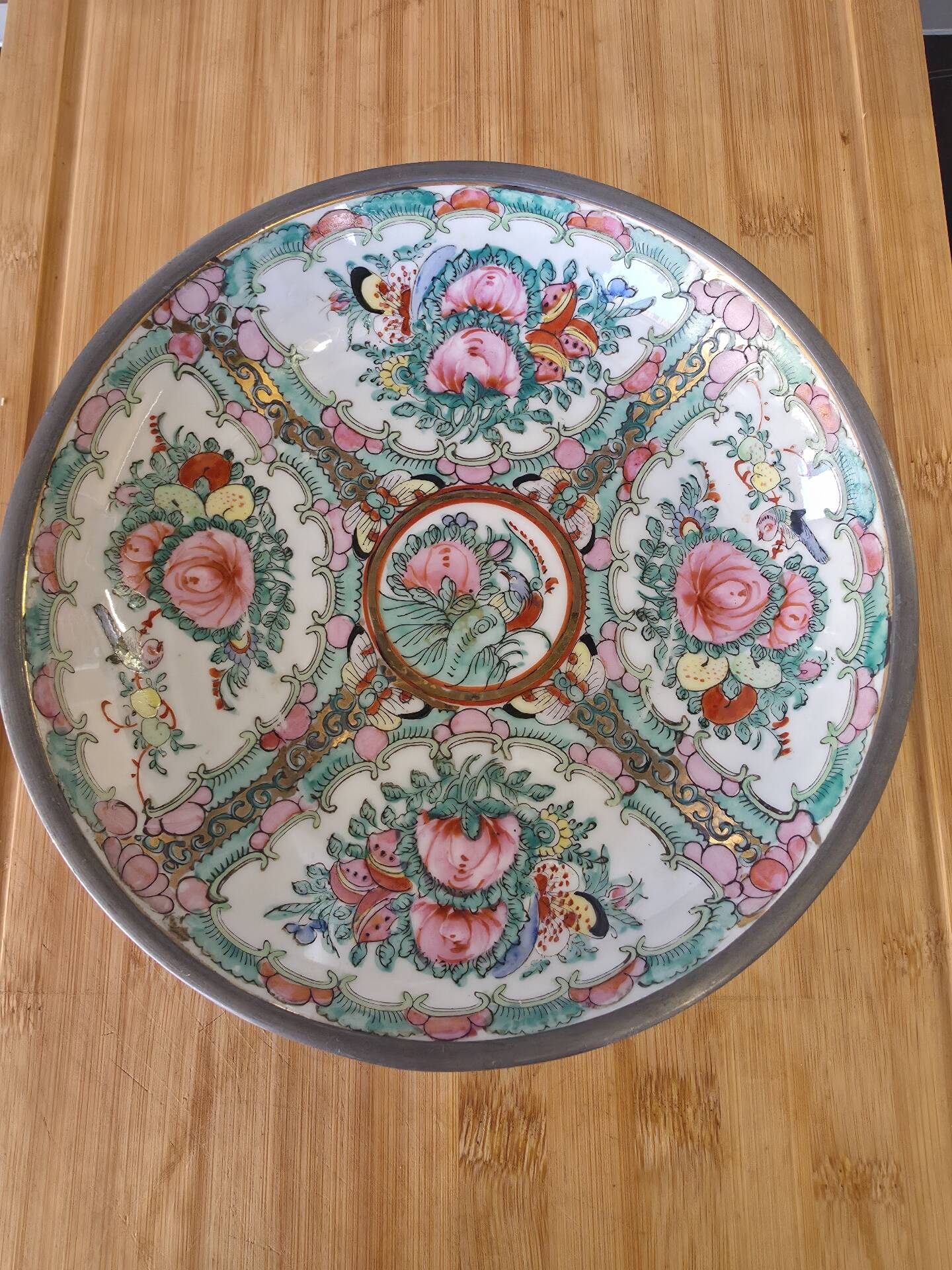 Vintage Porcelain Plate "Famille Rose" Hong Kong tin metal