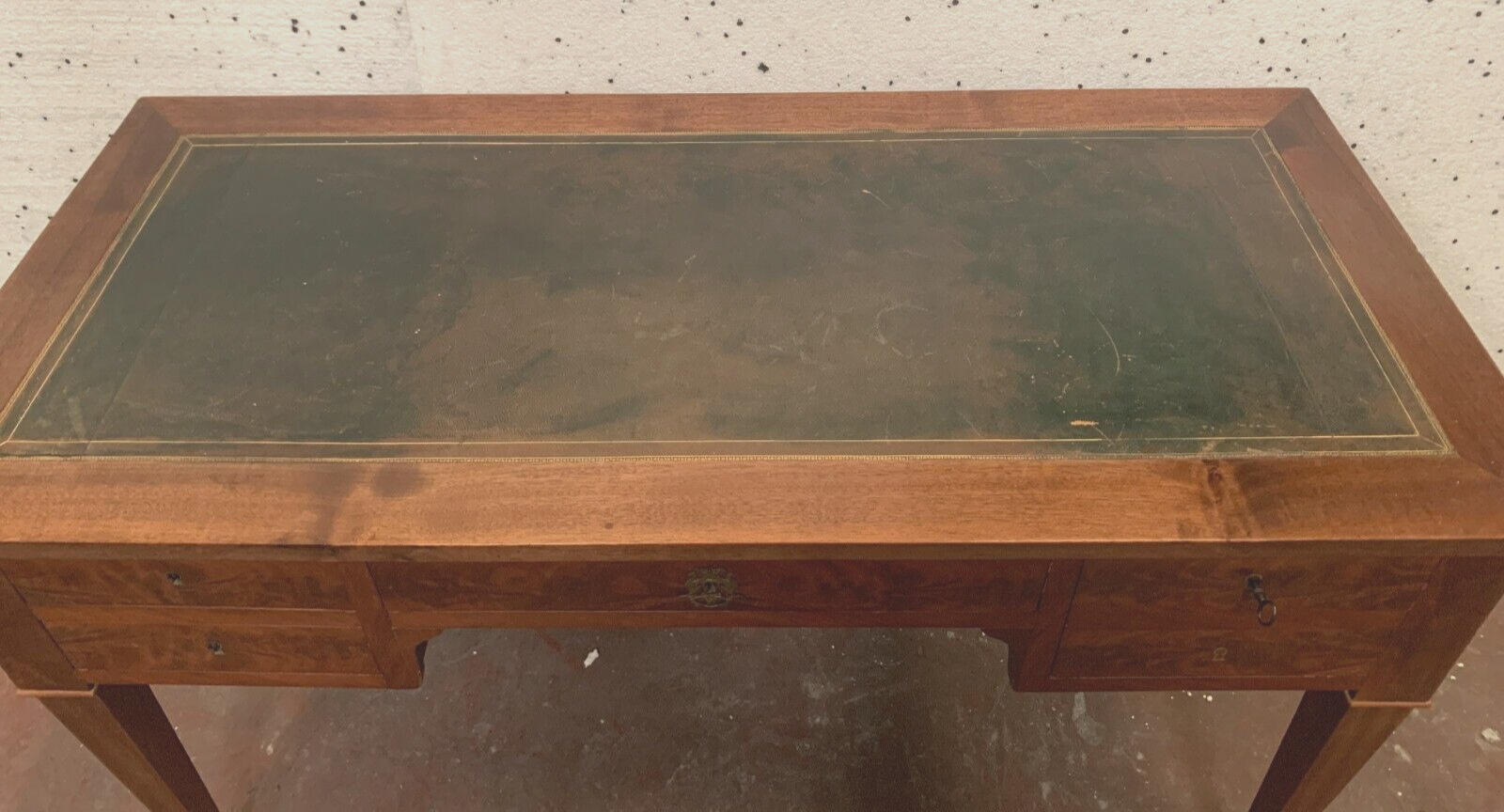 Louis XVI style desk in mahogany XIX century
