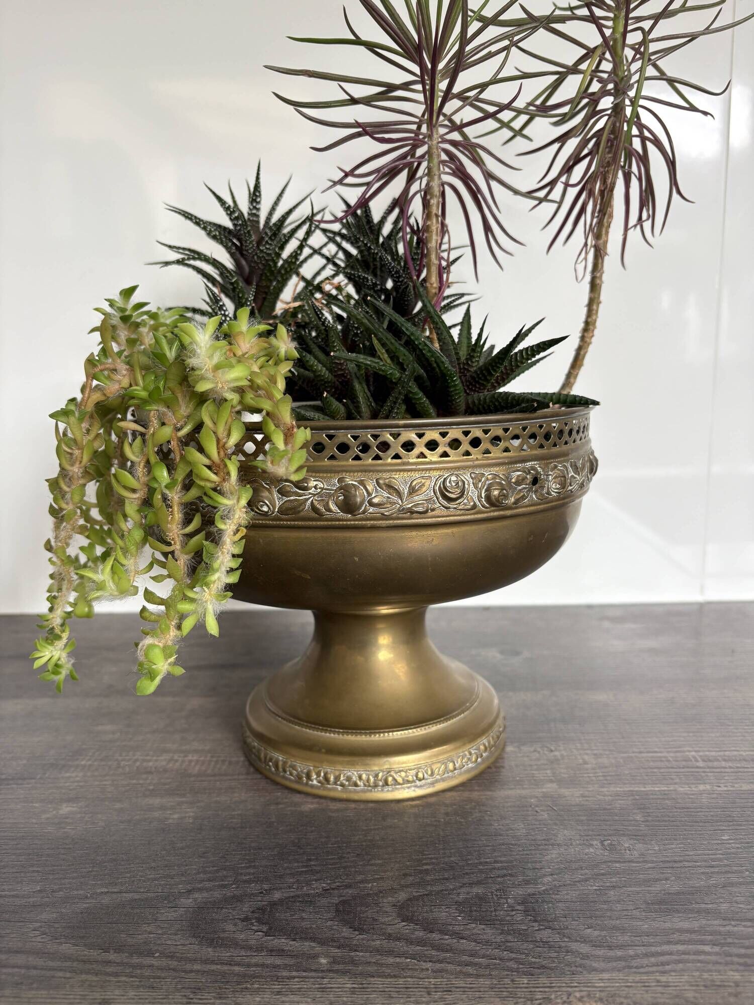 Vintage brass footed bowl, Italian decoration.