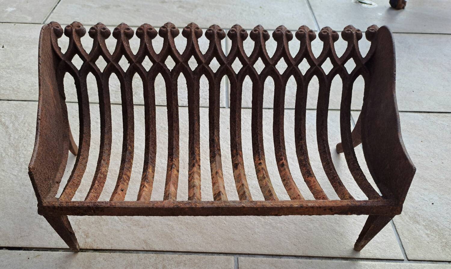 Cast iron log holder