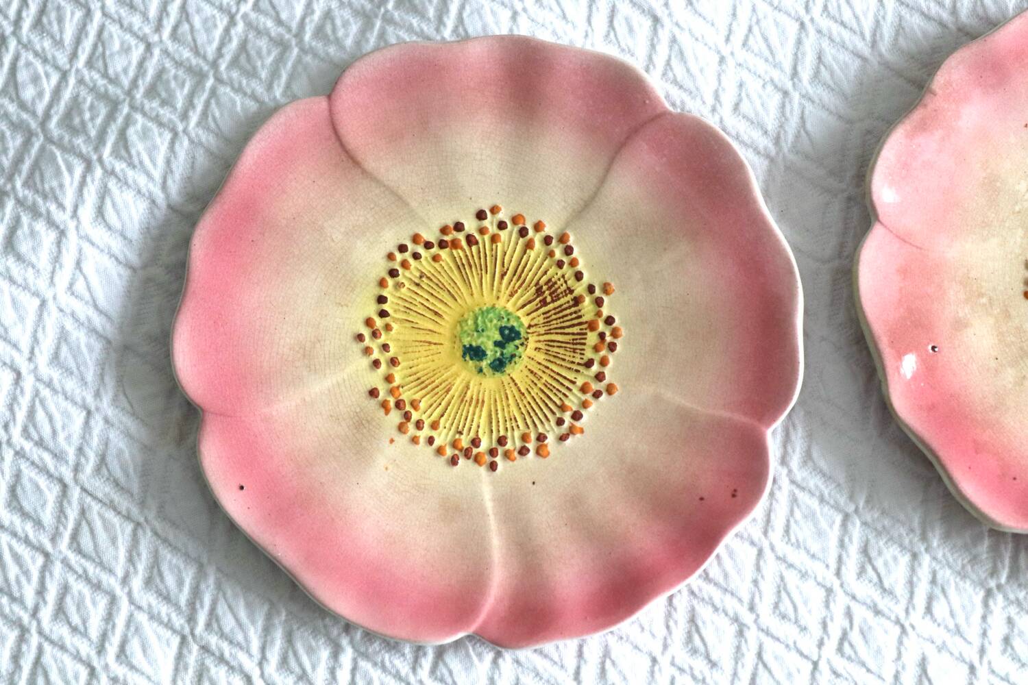 Pair of slipware plates – Art Nouveau floral decoration