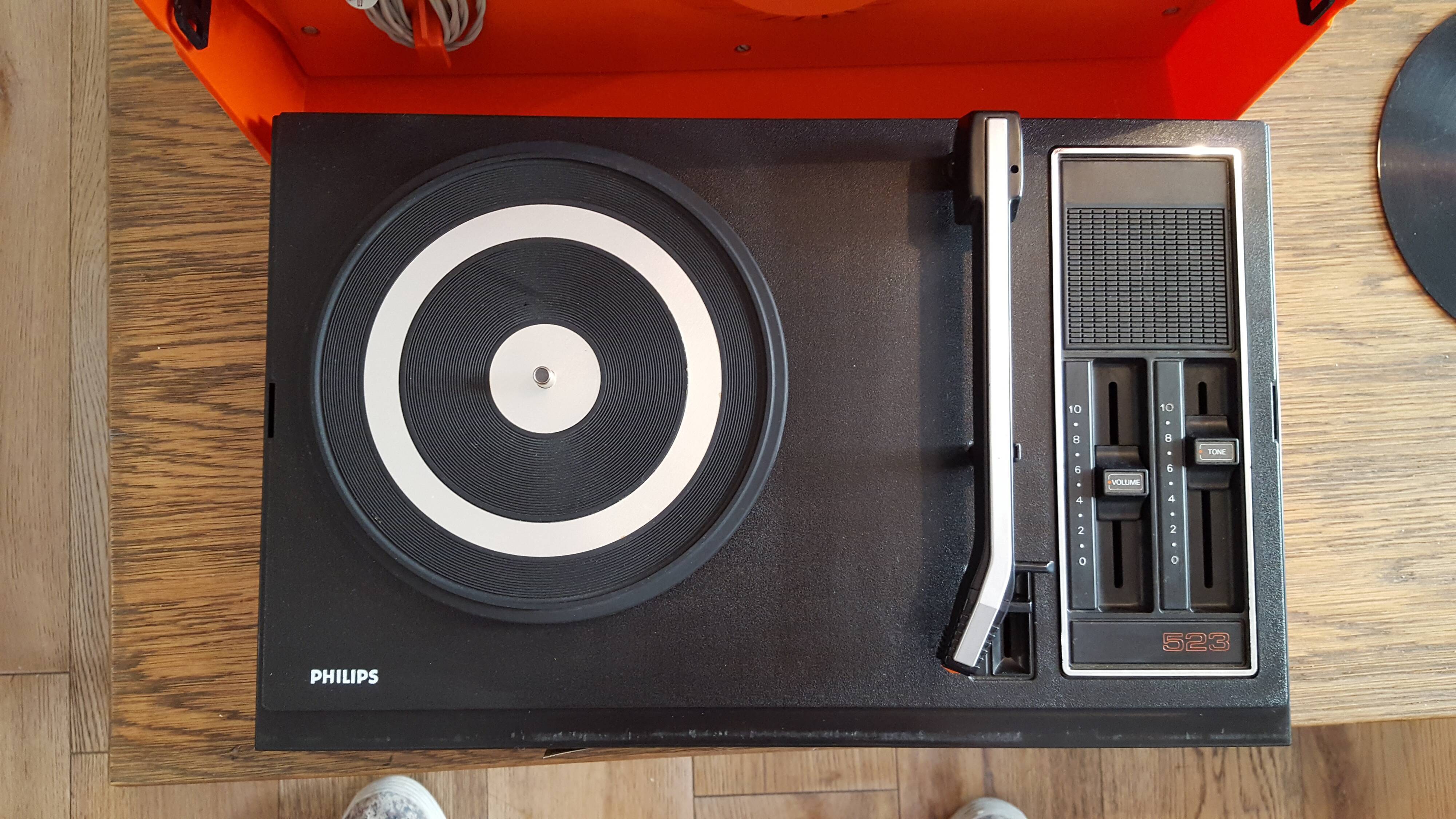 Tourne disque vintage "523" de Philips des années 70