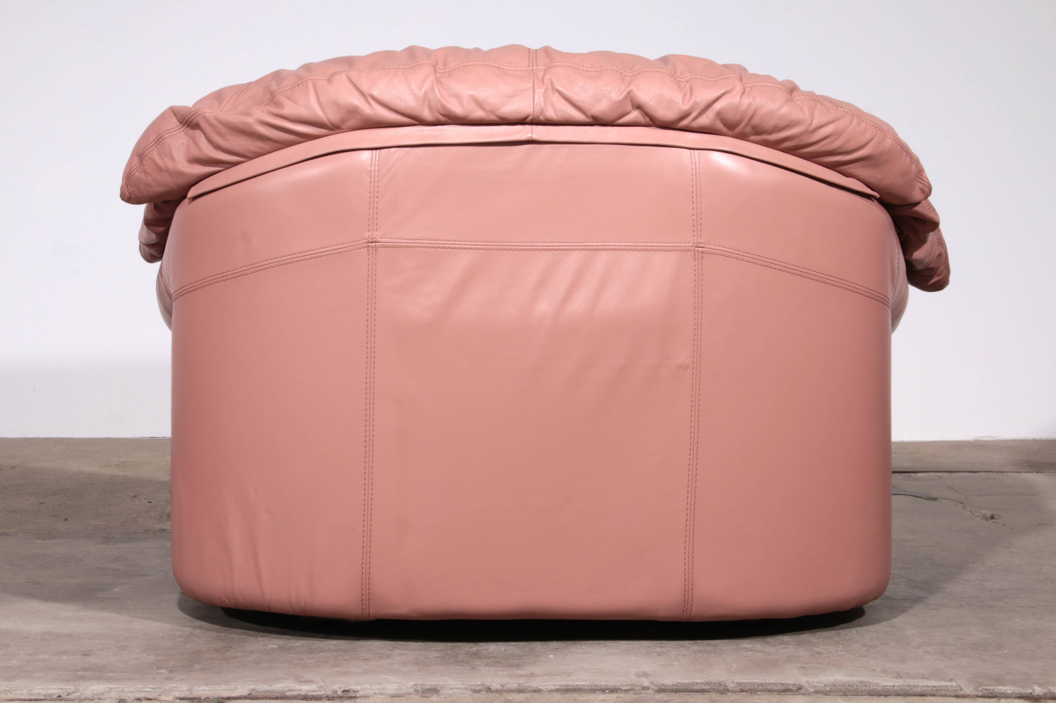 Ensemble de salon italien vintage – 4 pièces en cuir rose (années 1970)