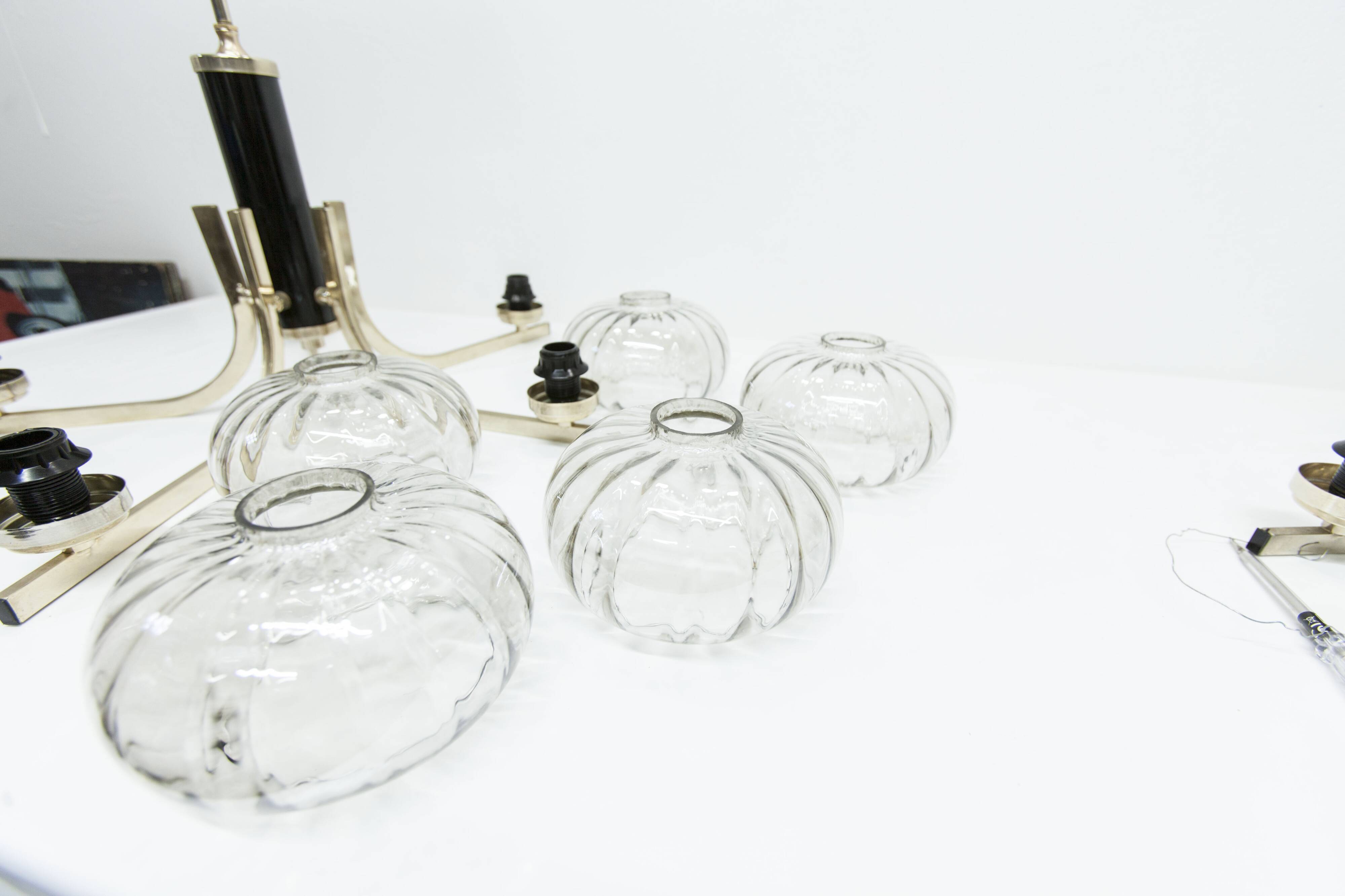 See Delmas chandelier, 5 branches, black and gold, transparent glass, 1960