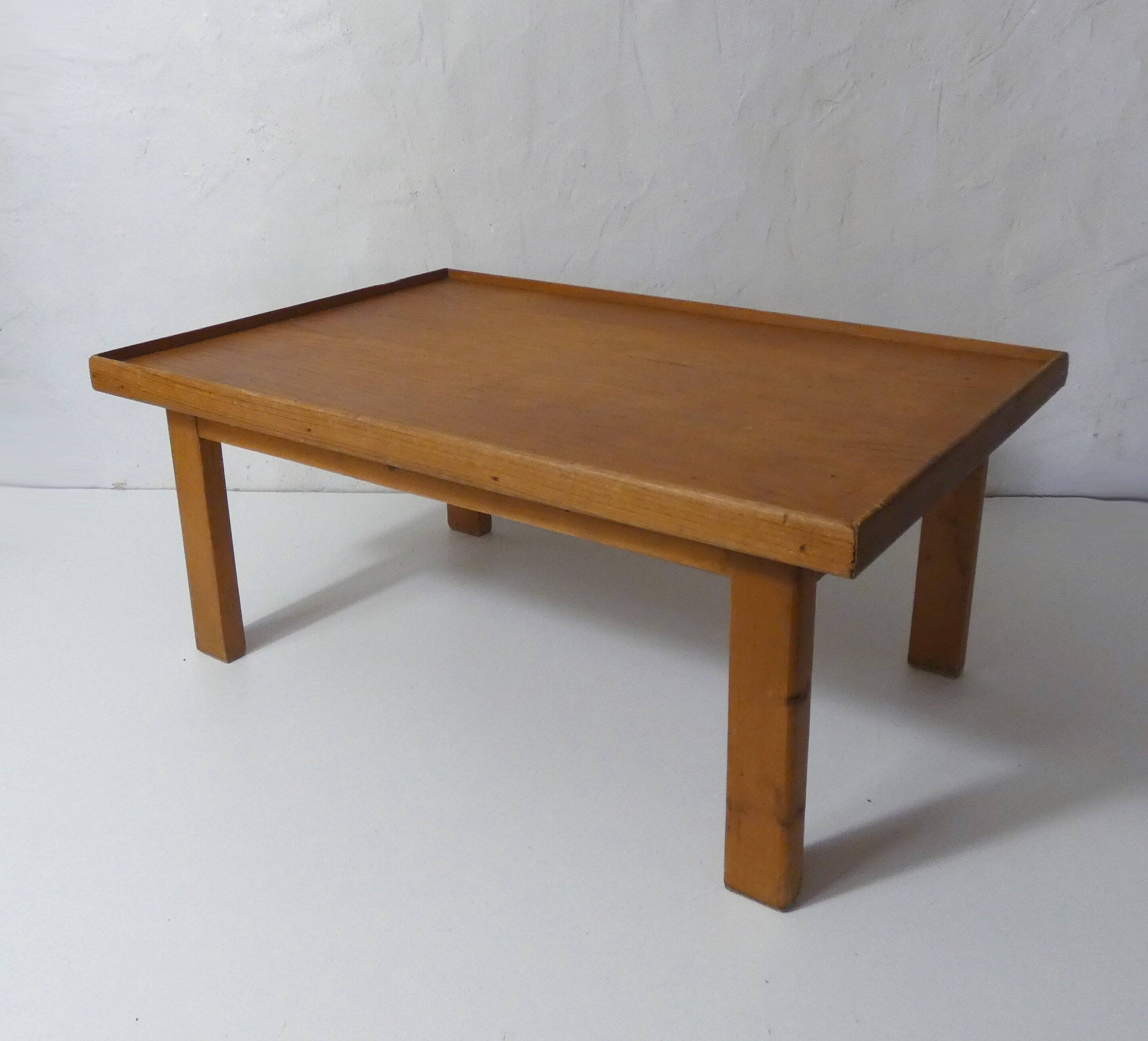 plateau sur pied en bois