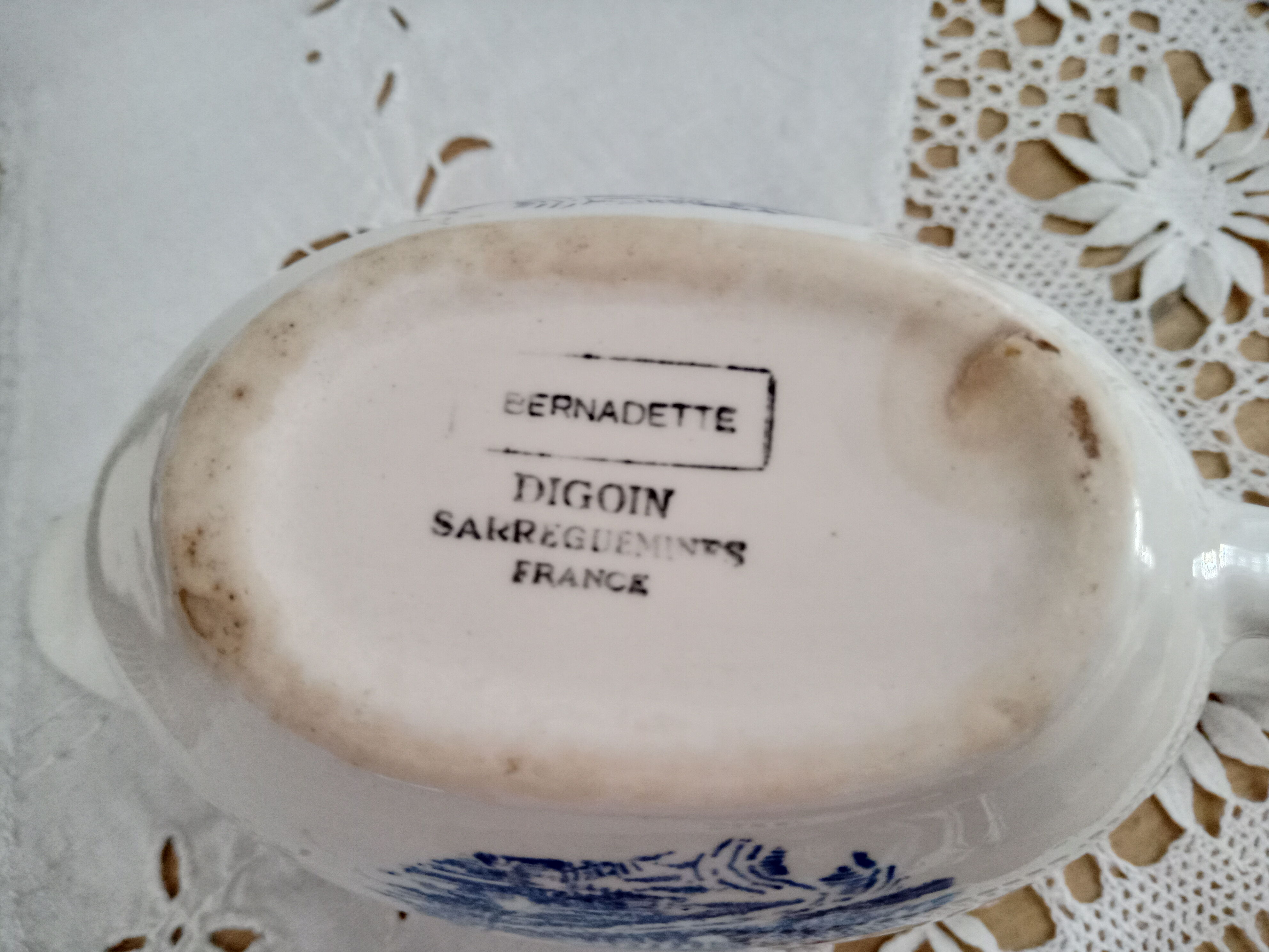 Saucière with its resting place Digoin Sarreguemines model Bernadette