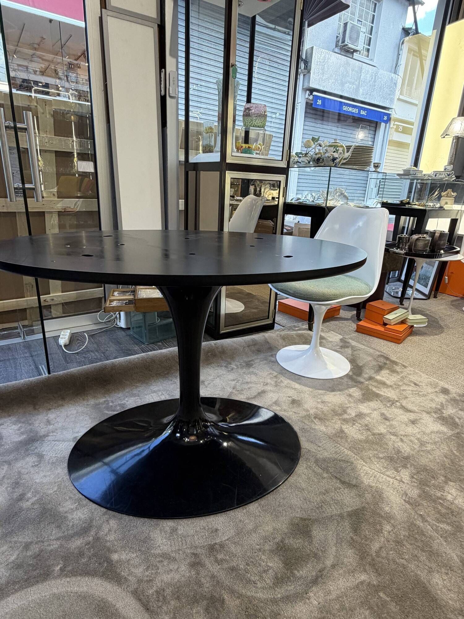 Eero SAARINEN for KNOLL Oval Table "Tulip" Marquina Marble