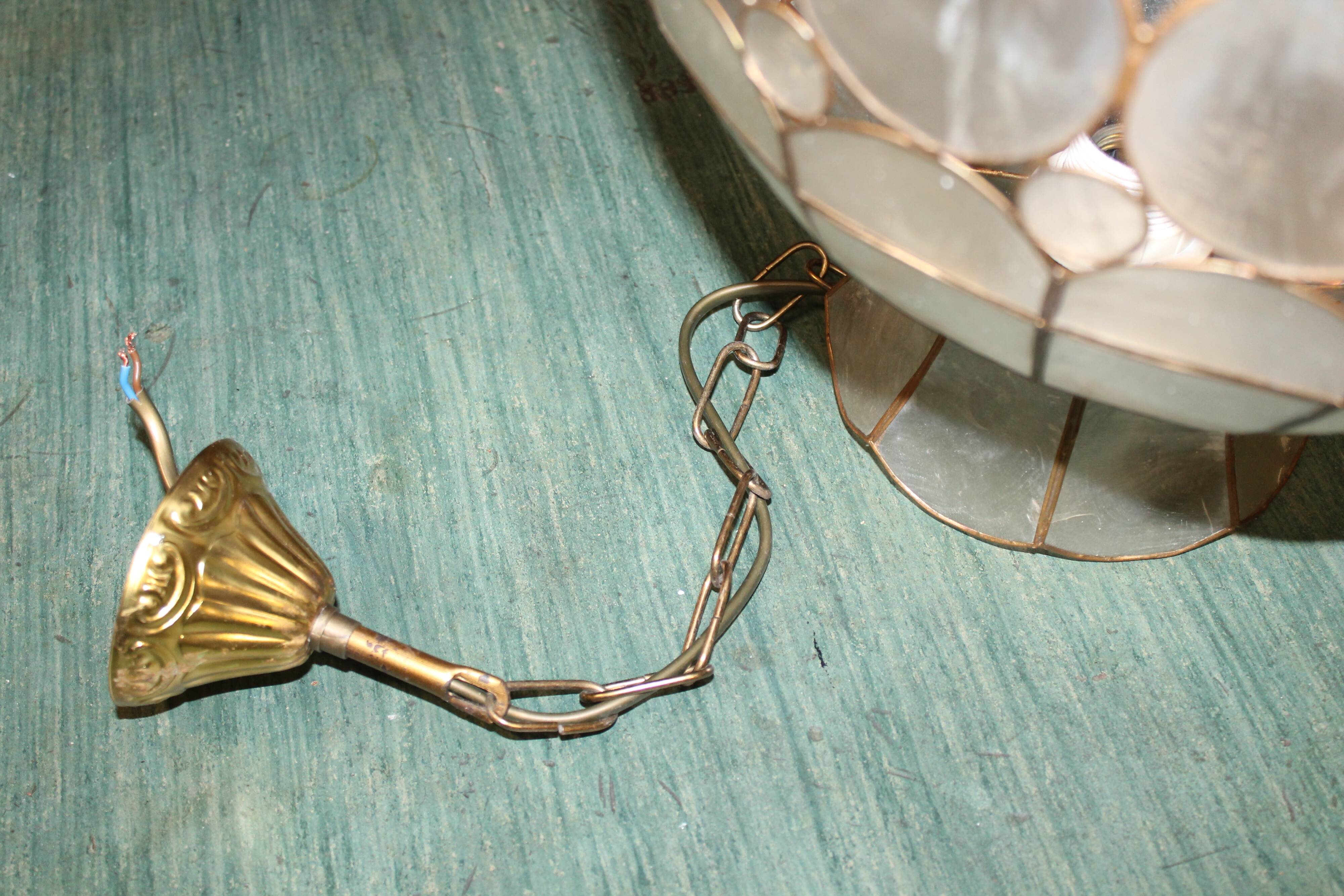 Mother-of-pearl suspension