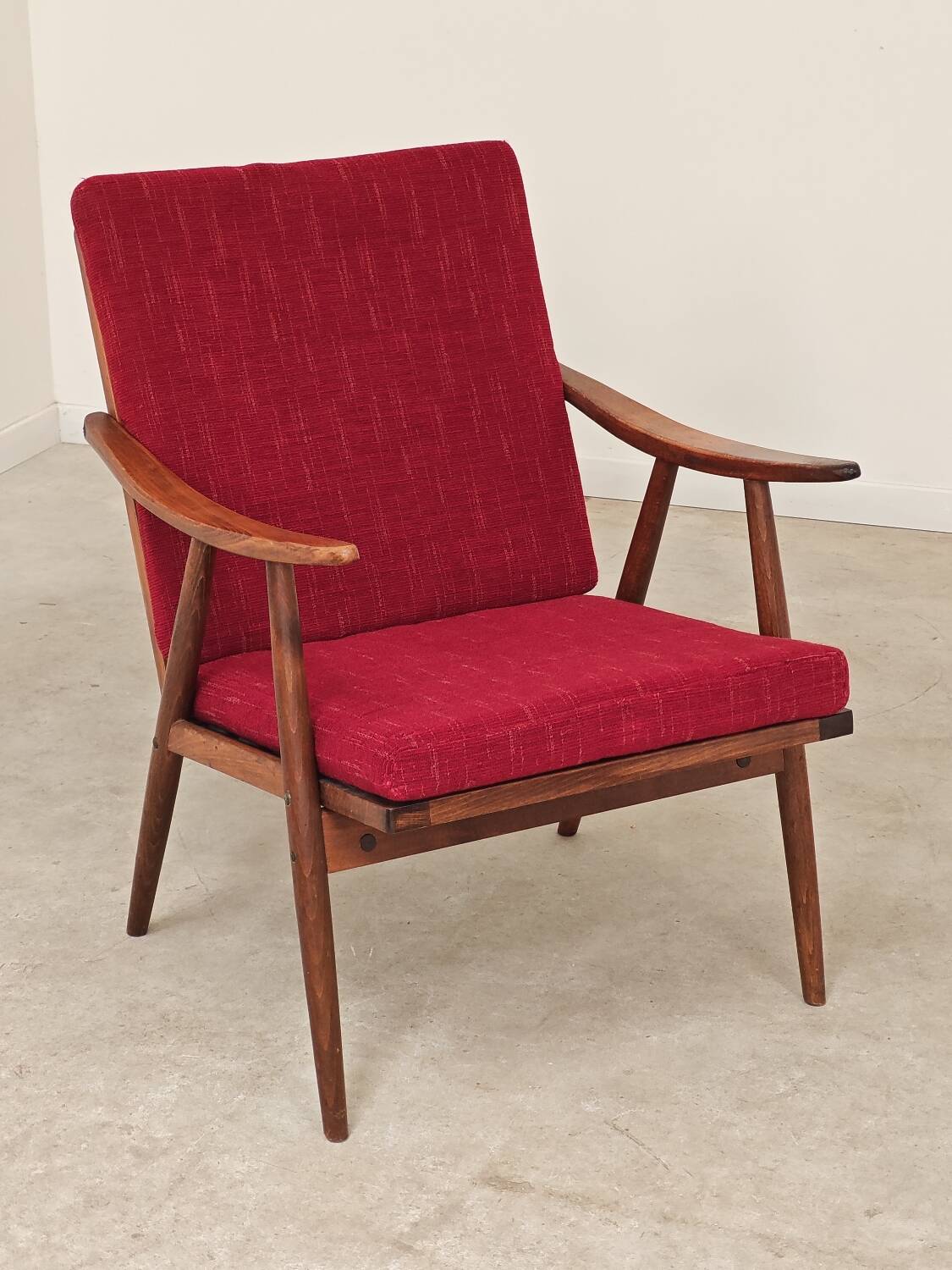 Pair of burgundy boomerang armchairs Antonin Suman Ton Bystrice (Thonet)