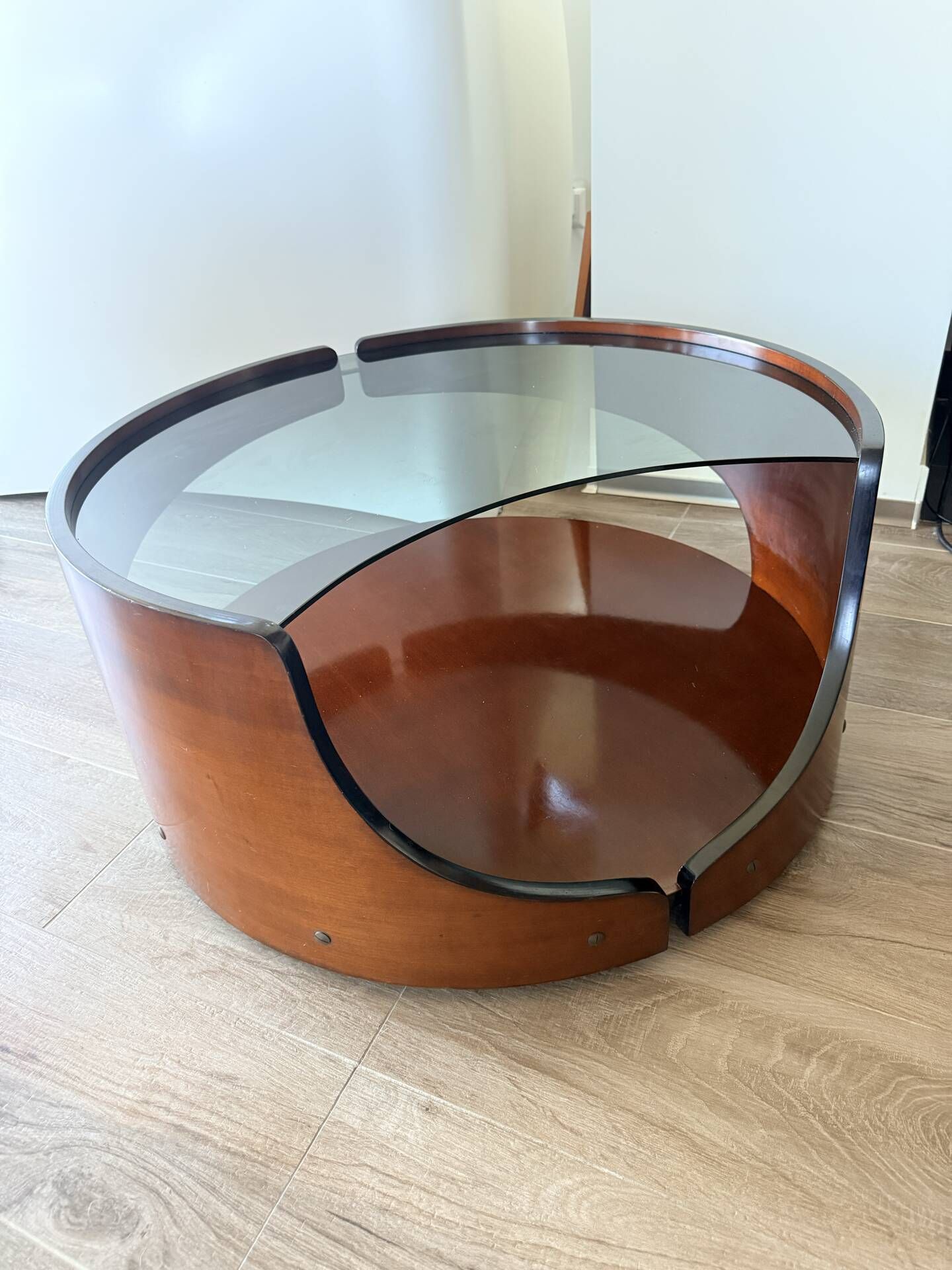 Italian Space Age coffee table in curved wood and smoked glass – 1970s