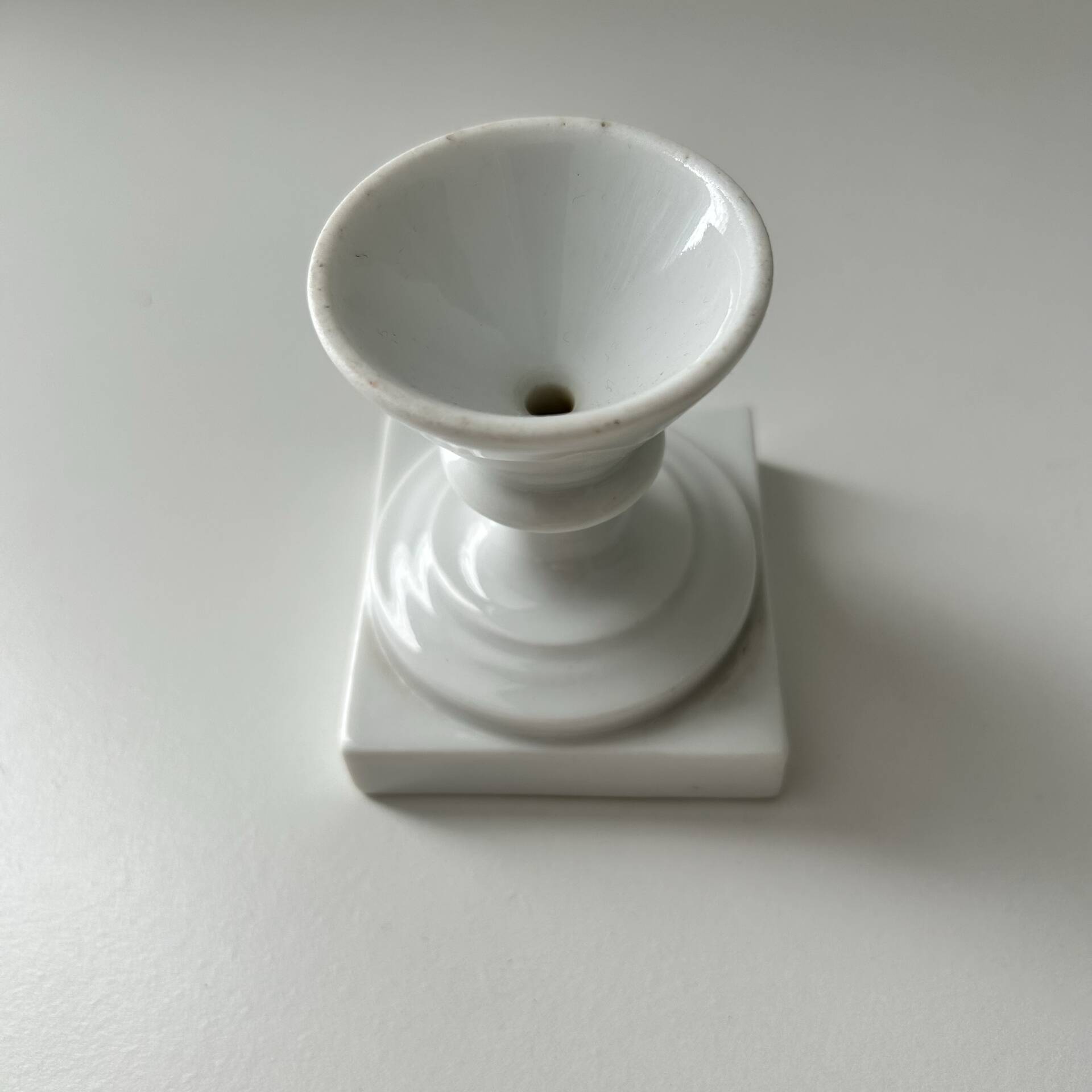 Bougeoir classique en porcelaine