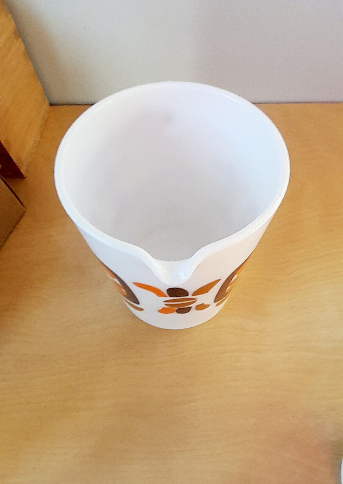 Mobil Arcopal 70s tableware set.