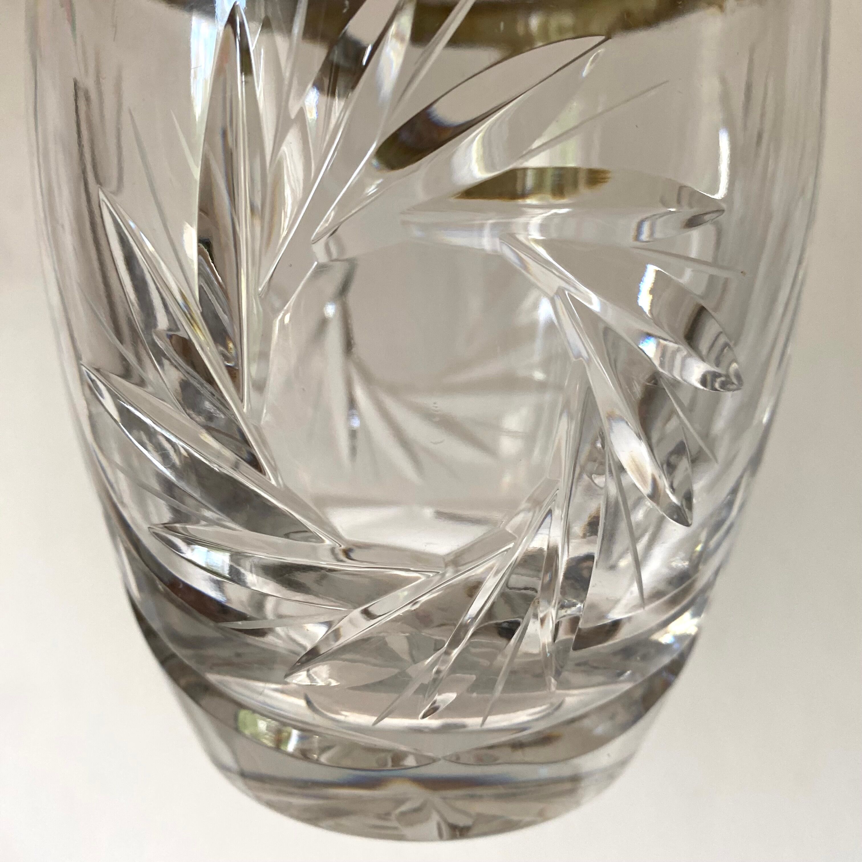 Chiseled crystal ice bucket