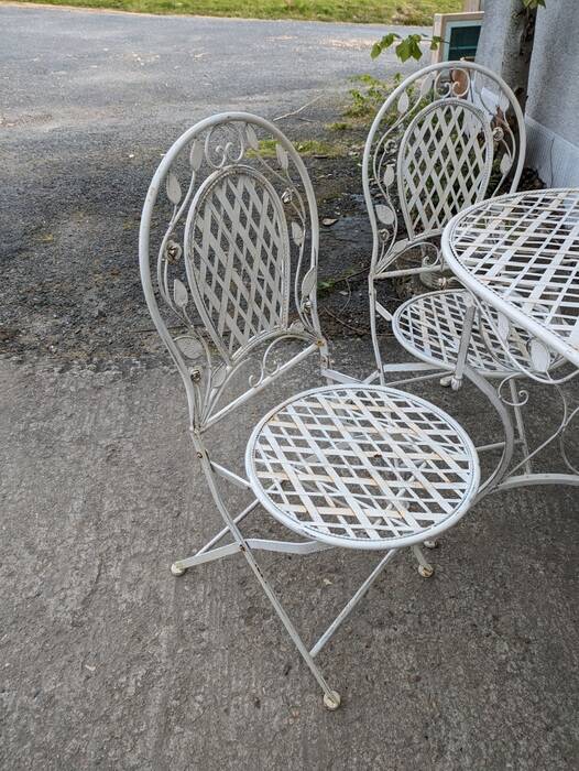 white wrought iron garden furniture