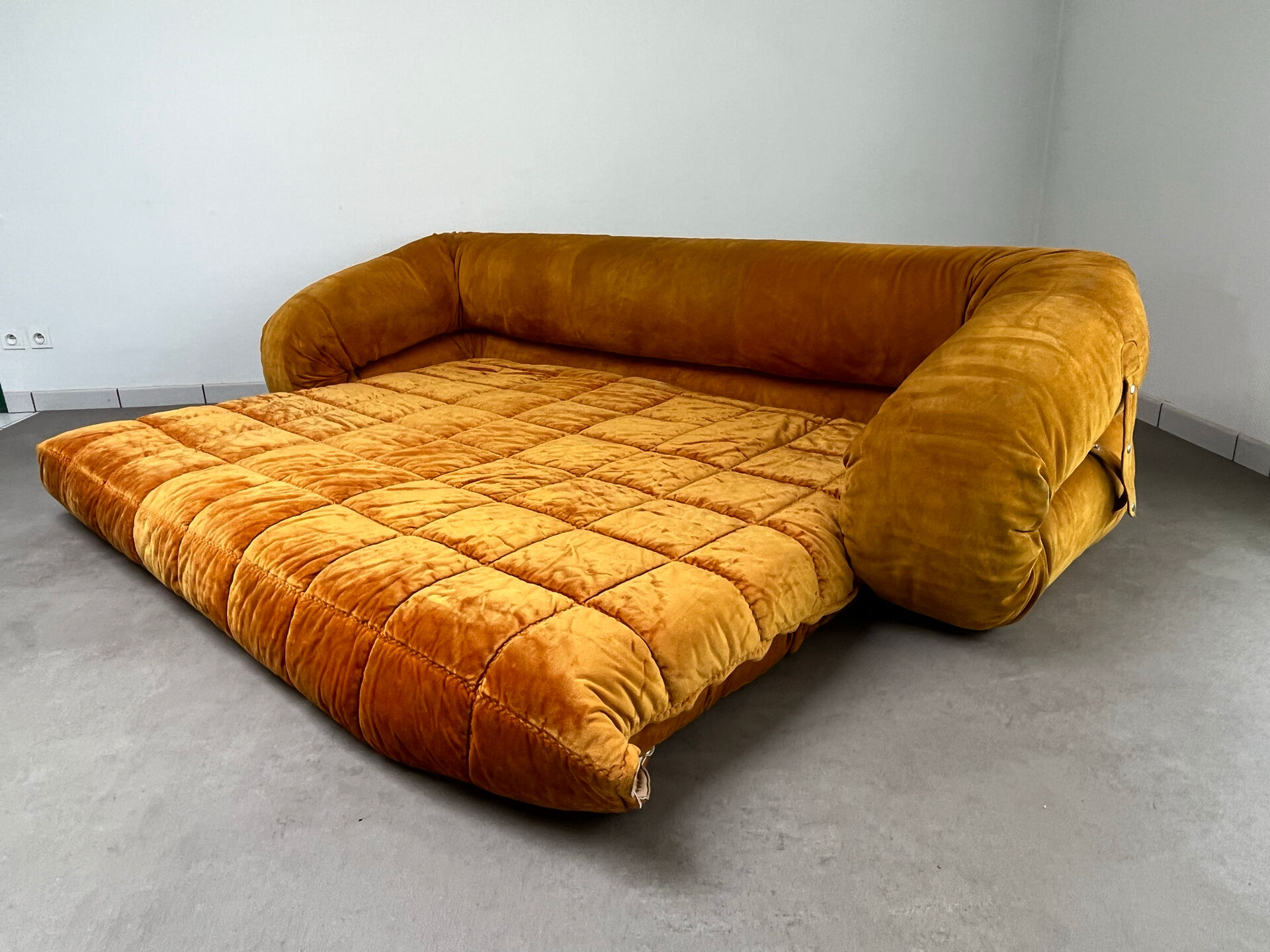 Nubuck leather amphibious sofa by Alessandro Becchi for Giovannetti,