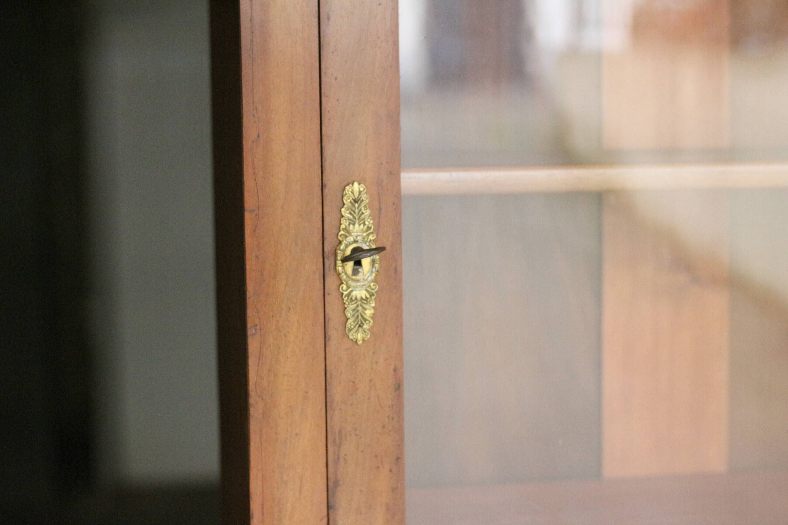 Mid-19th century dresser (light mahogany).
