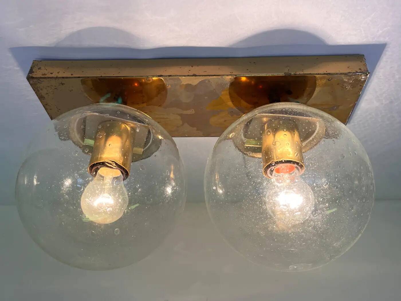 Lampe murale ou plafonnier en laiton de style Mid-Century, par Kamenicky Senov, années 1970