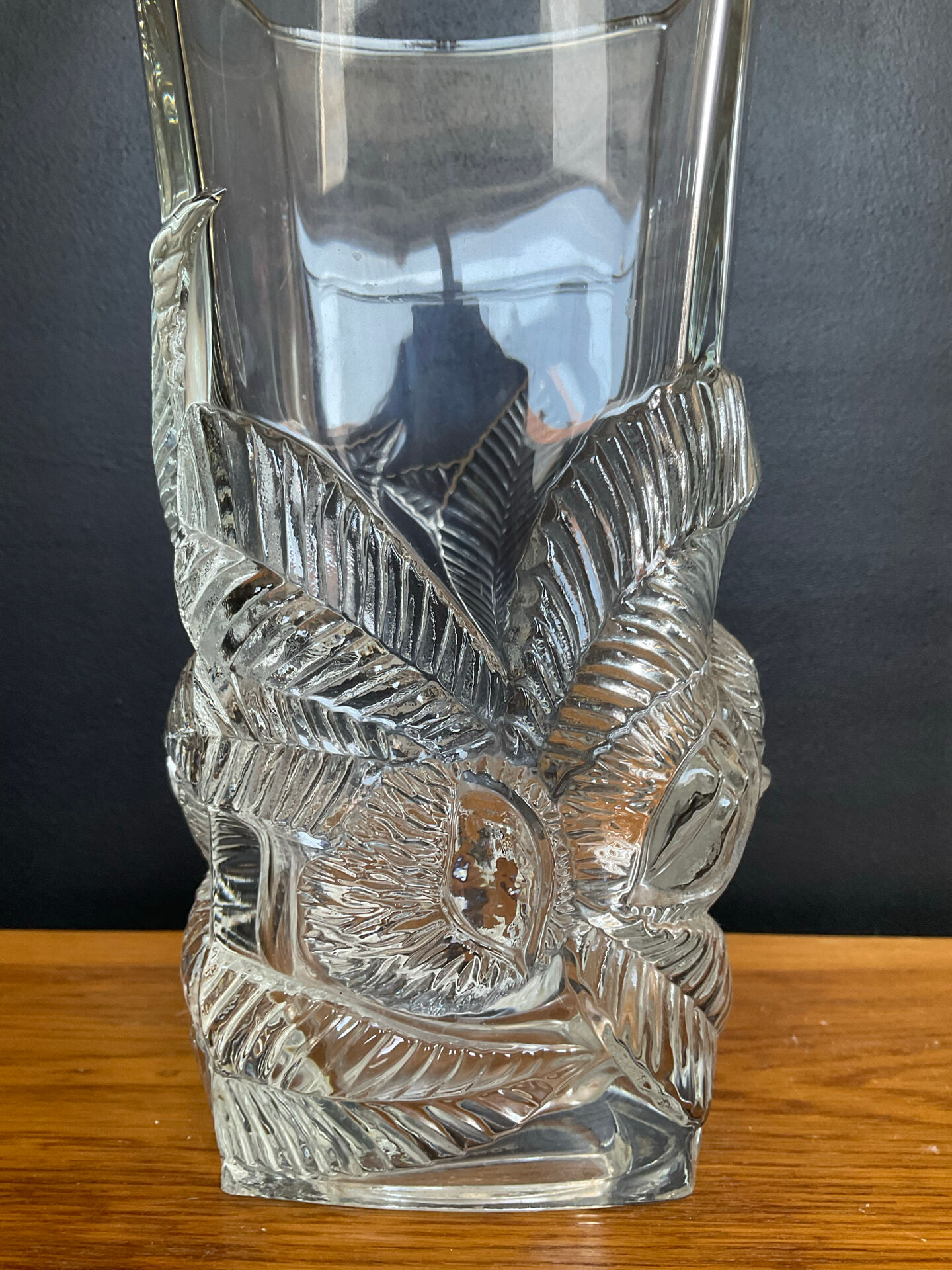 Grand vase vintage en verre moulé pressé