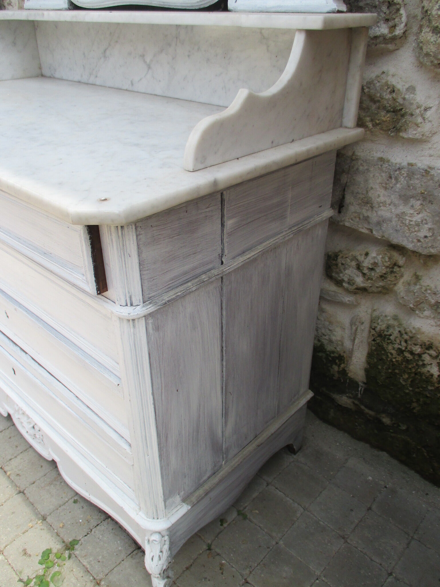Dressing table