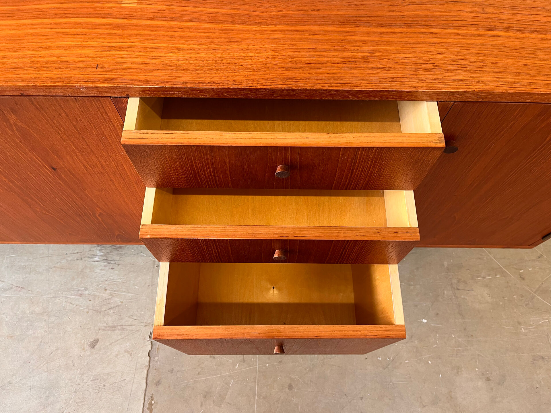 Buffet vintage en placage de teck