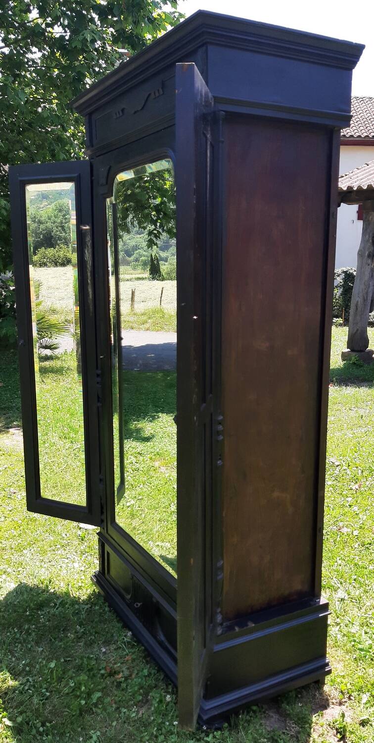 Dressmaker's cabinet with beveled triptych mirrors. (Mirror cabinet)