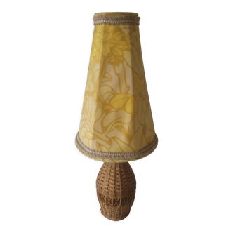 Lampe vintage en rotin abat jour jaune