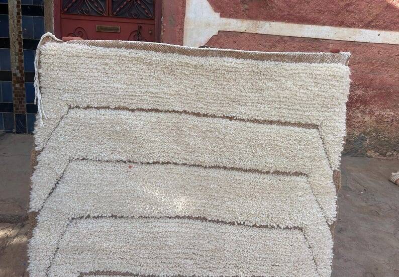 Traditional handmade pure wool rug, size 150/250 cm.
