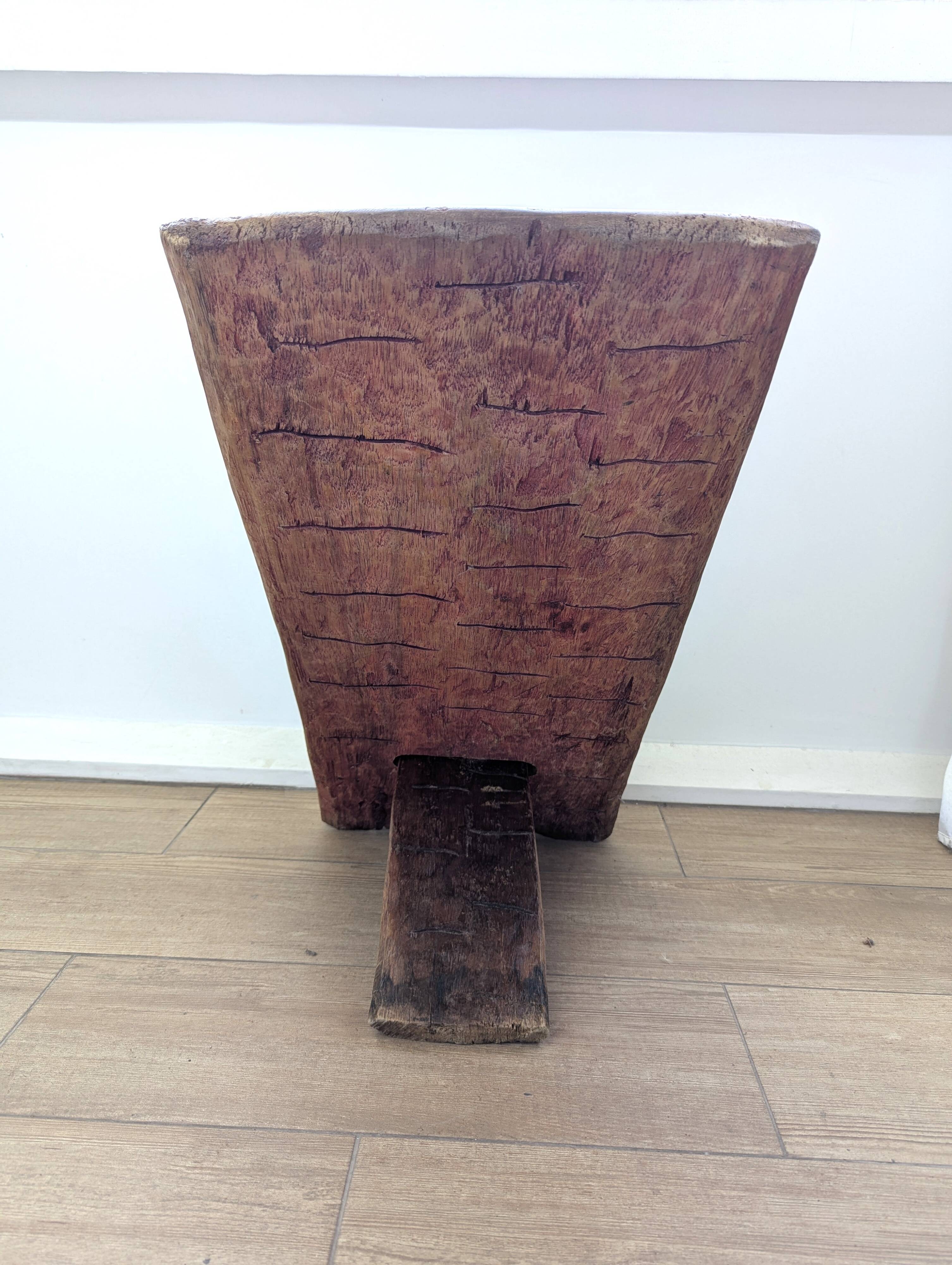 African solid wood palaver chair – Carved motifs