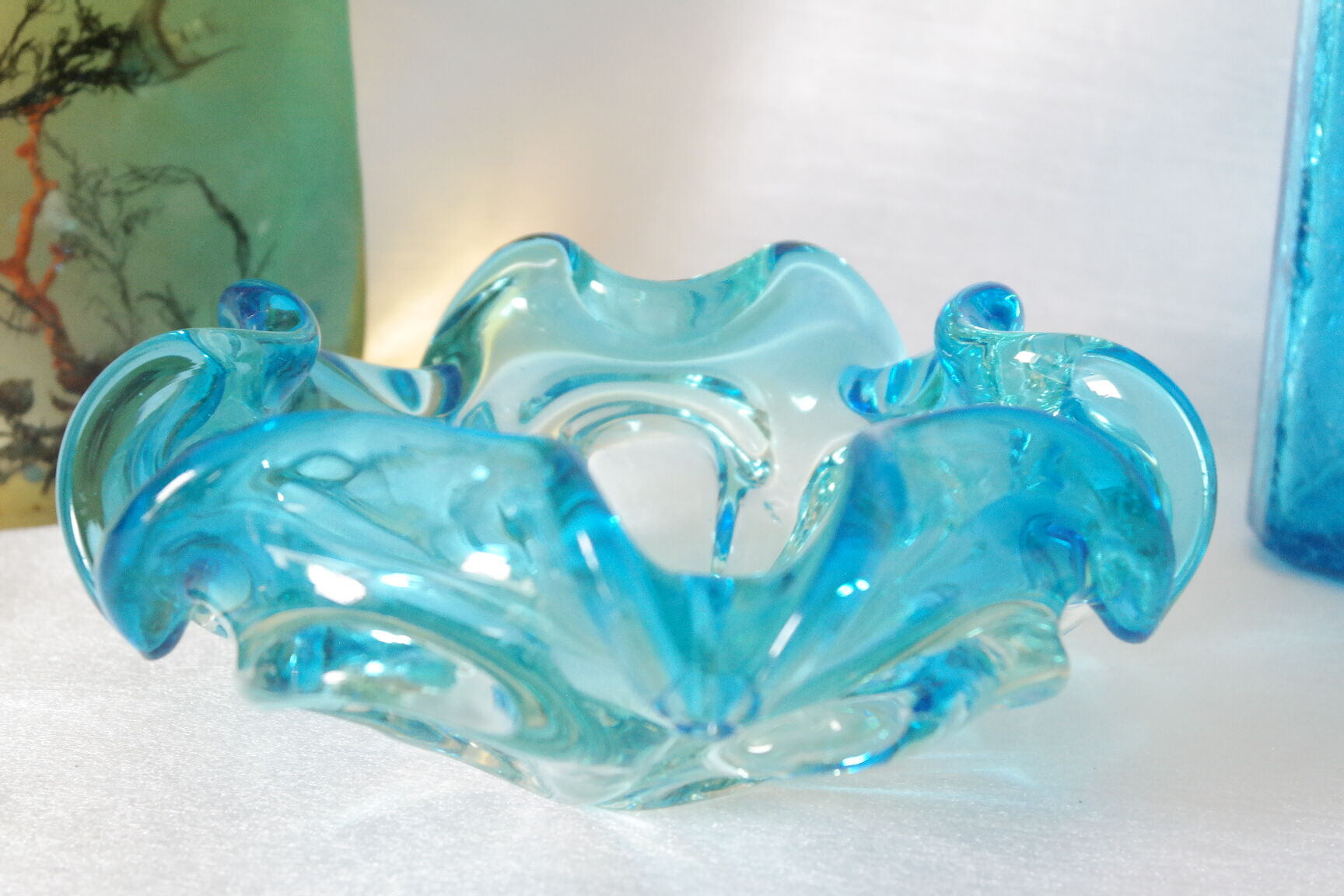 Empty pocket corolla in vintage azure blue Murano glass