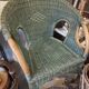 Fauteuil en osier bleu