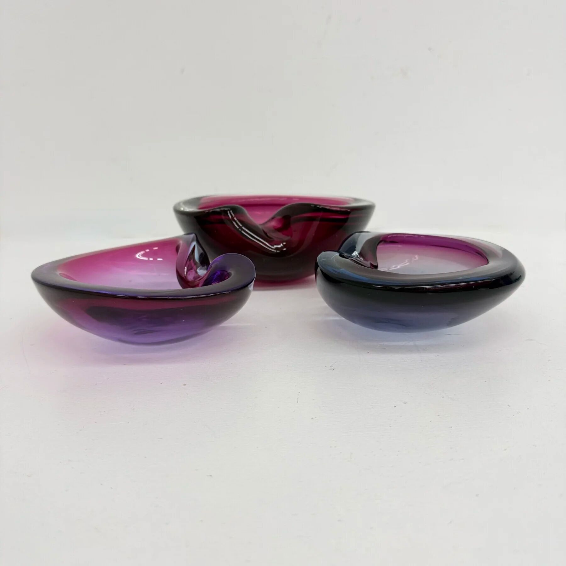 Set of 3 Murano Sommerso pink glass bowls, 1970s