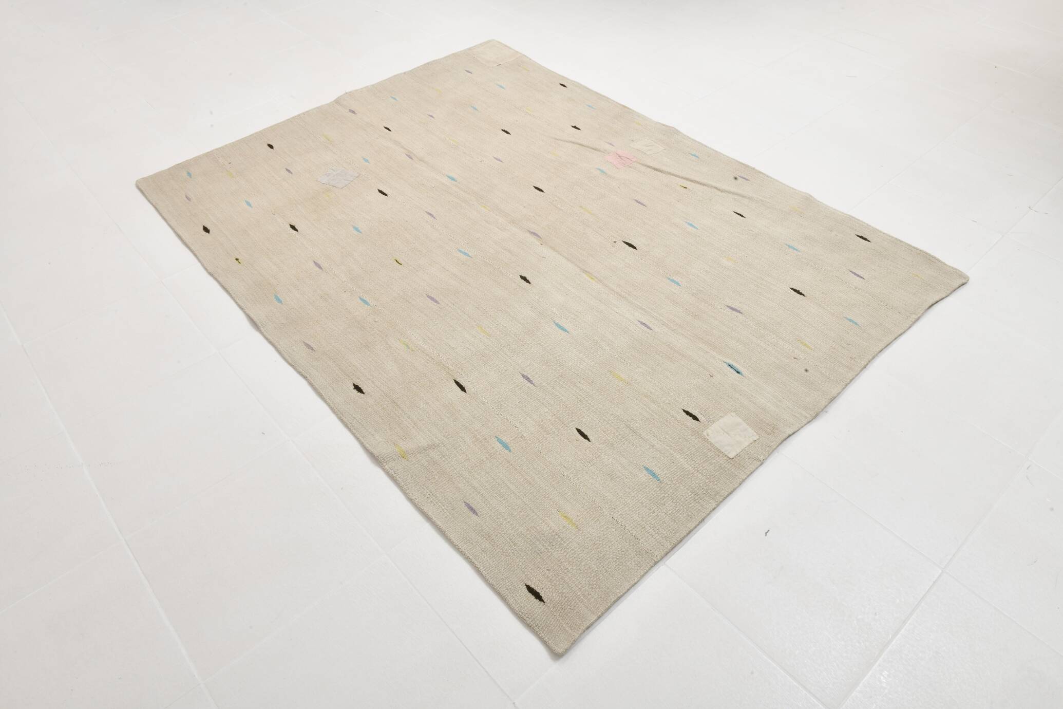 Tapis Kilim Minimaliste Beige Naturel à Motifs Ethniques, 164x225 Cm