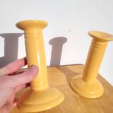 Paire de bougeoirs en céramique jaune