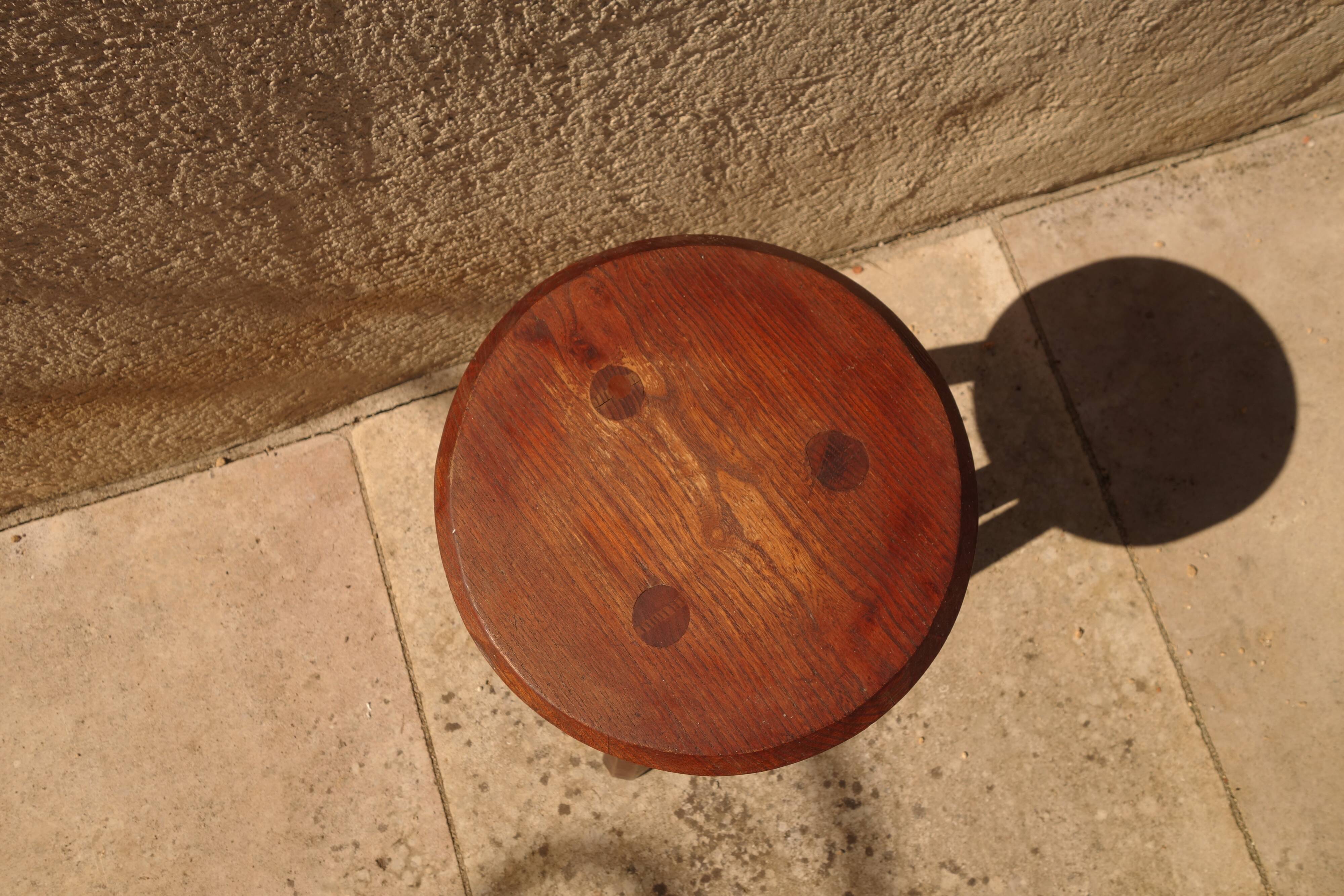 Brutalist tripod stool from the 50s in wood.