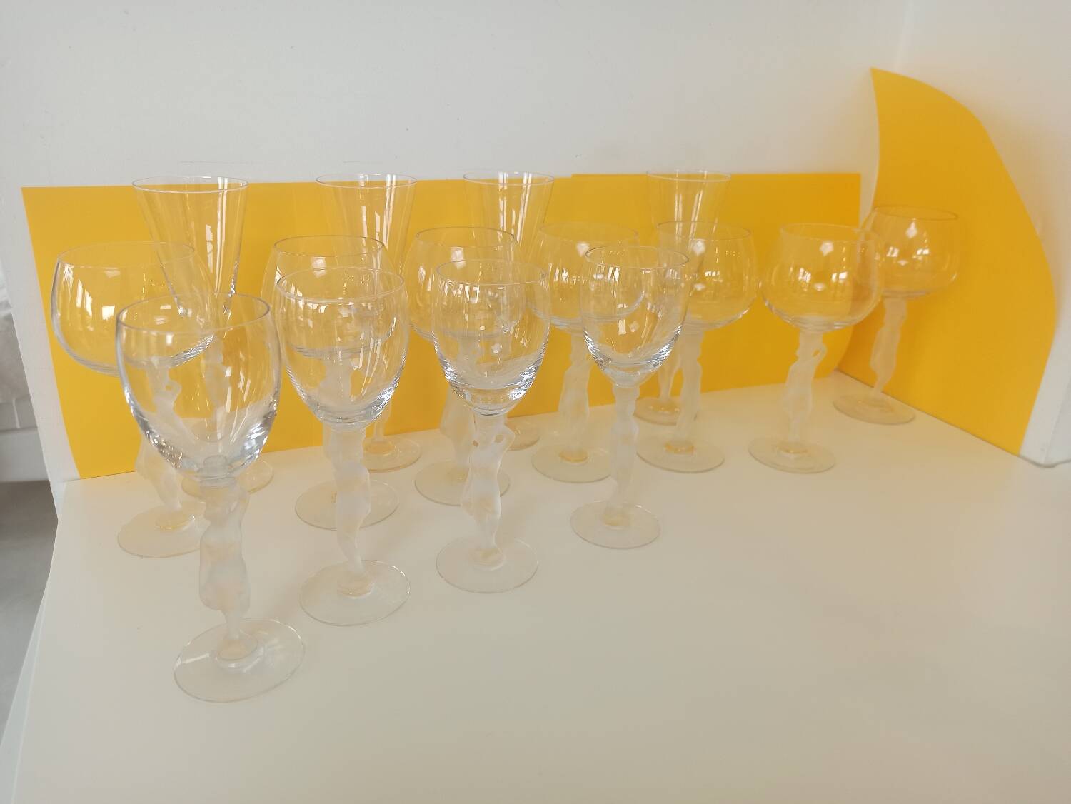 15 art deco glasses in French crystal with caryatid base