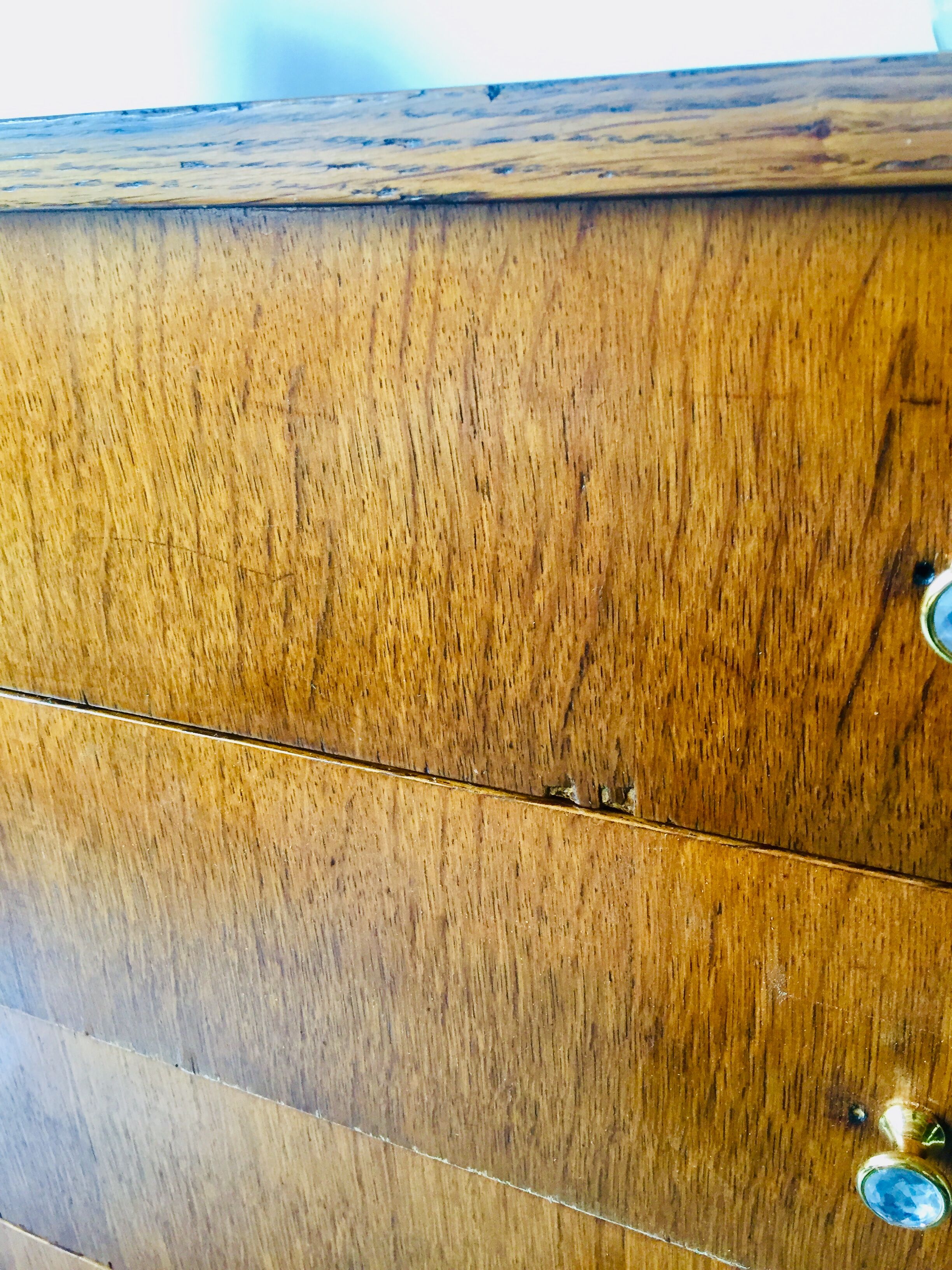 Commode pieds fuseaux