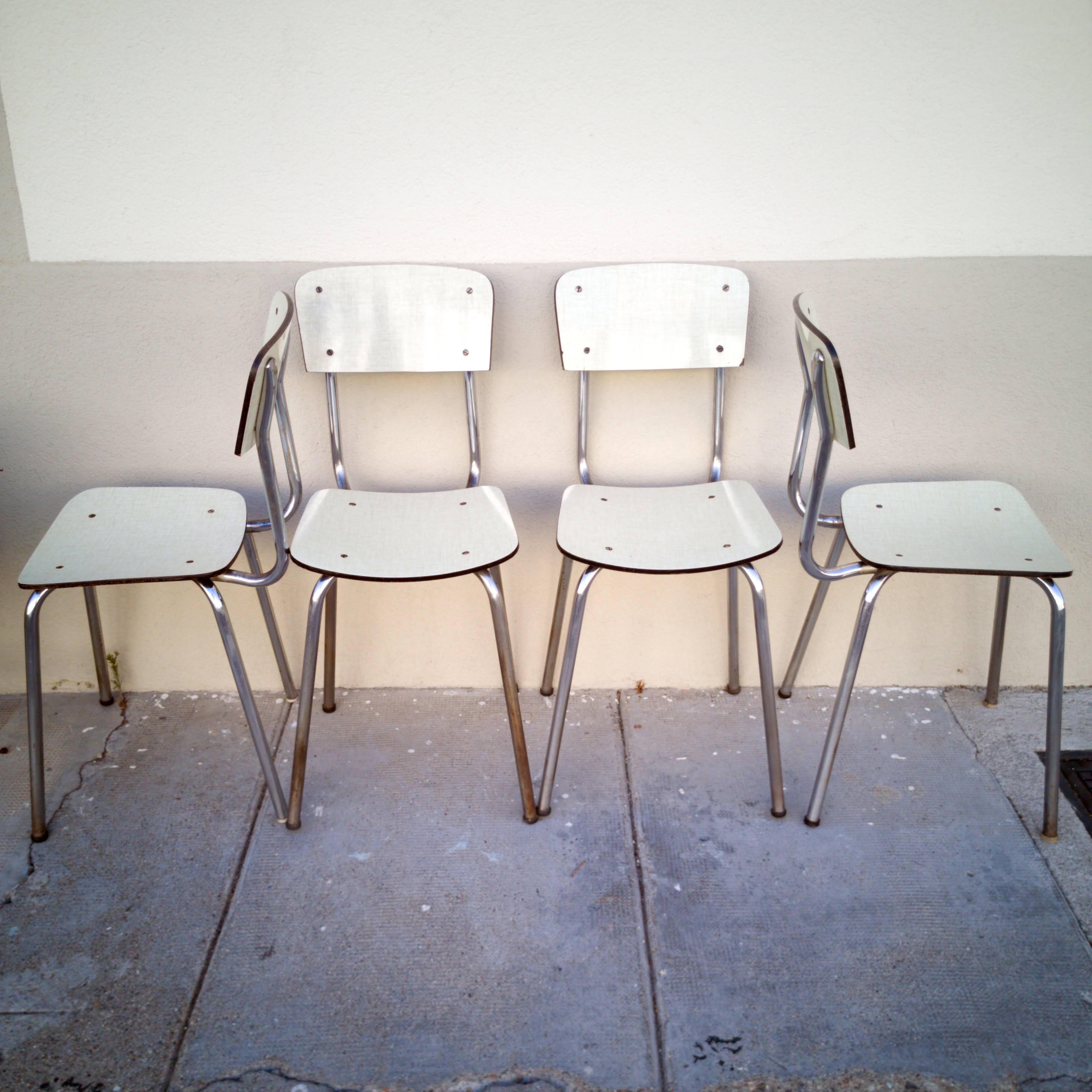Set of 4 chairs in formica