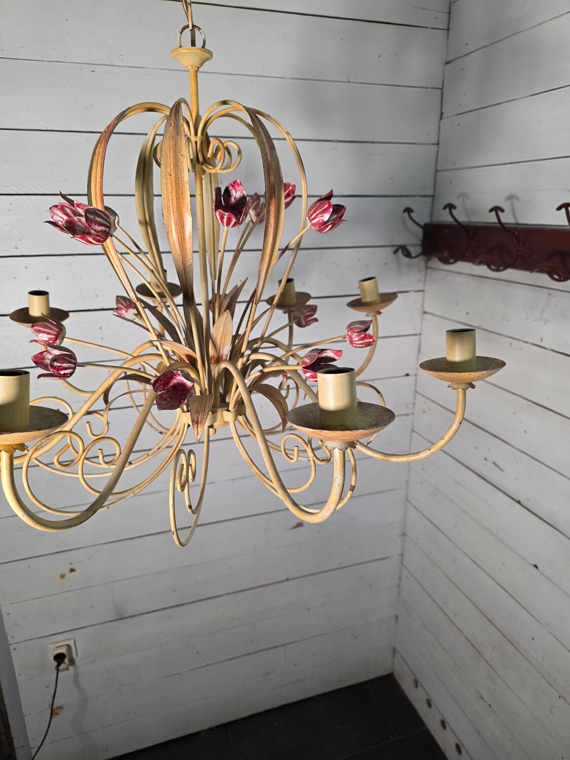 Wrought iron chandelier in Florentine style from the 1970s.