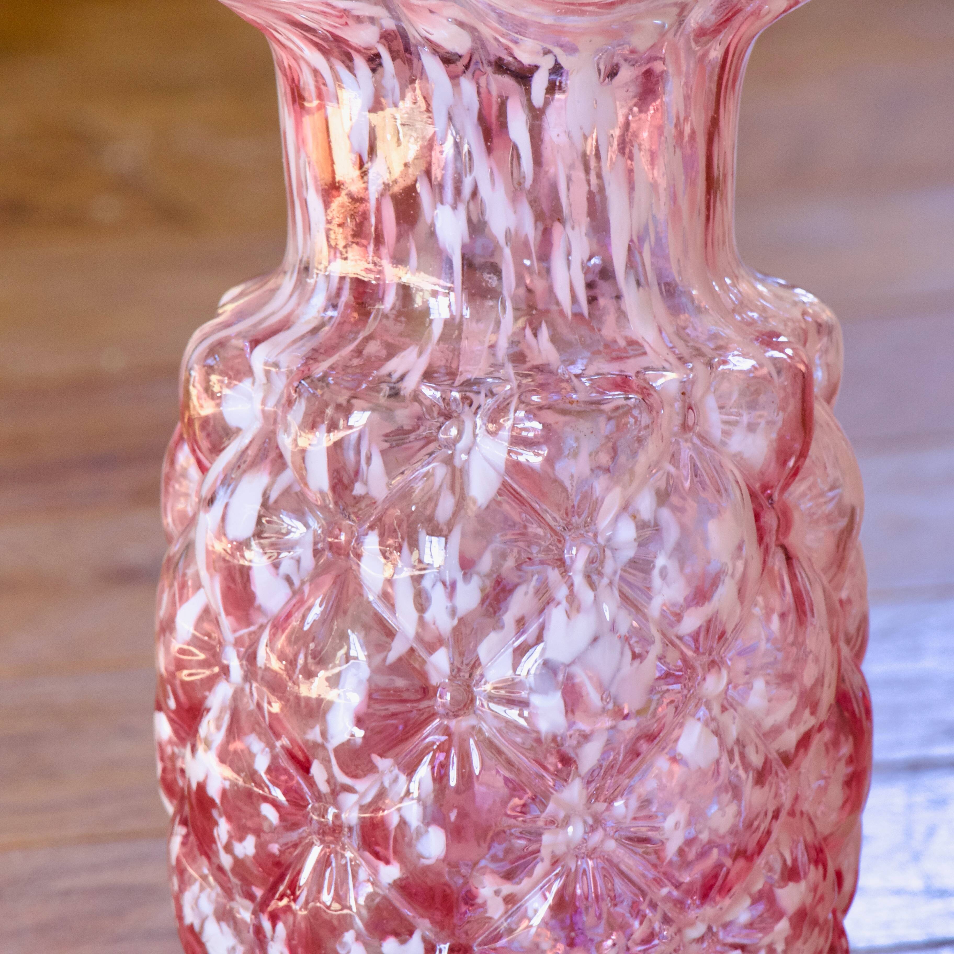 Vase ancien en verre de Clichy rose et blanc