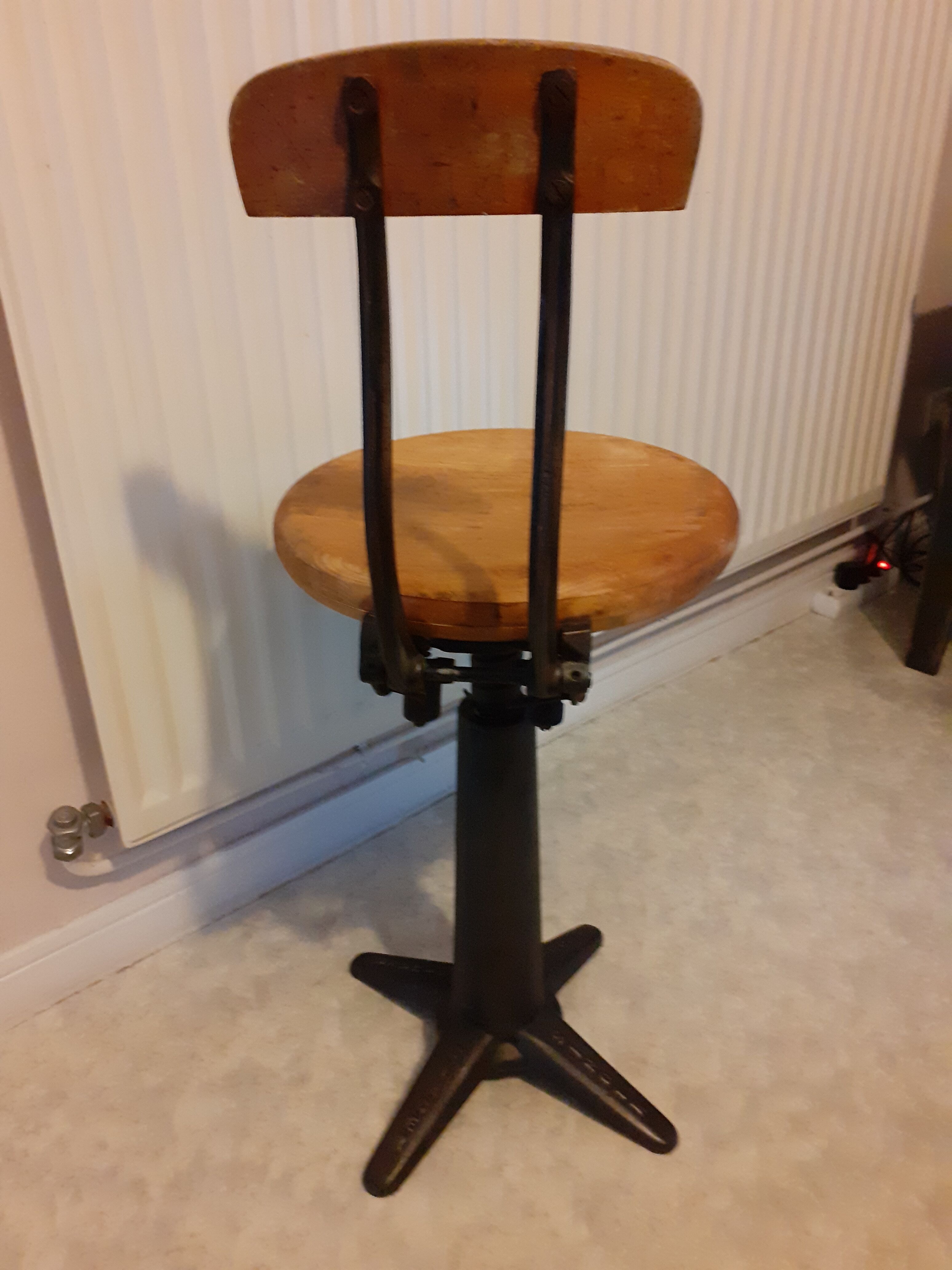 Singer workshop chair