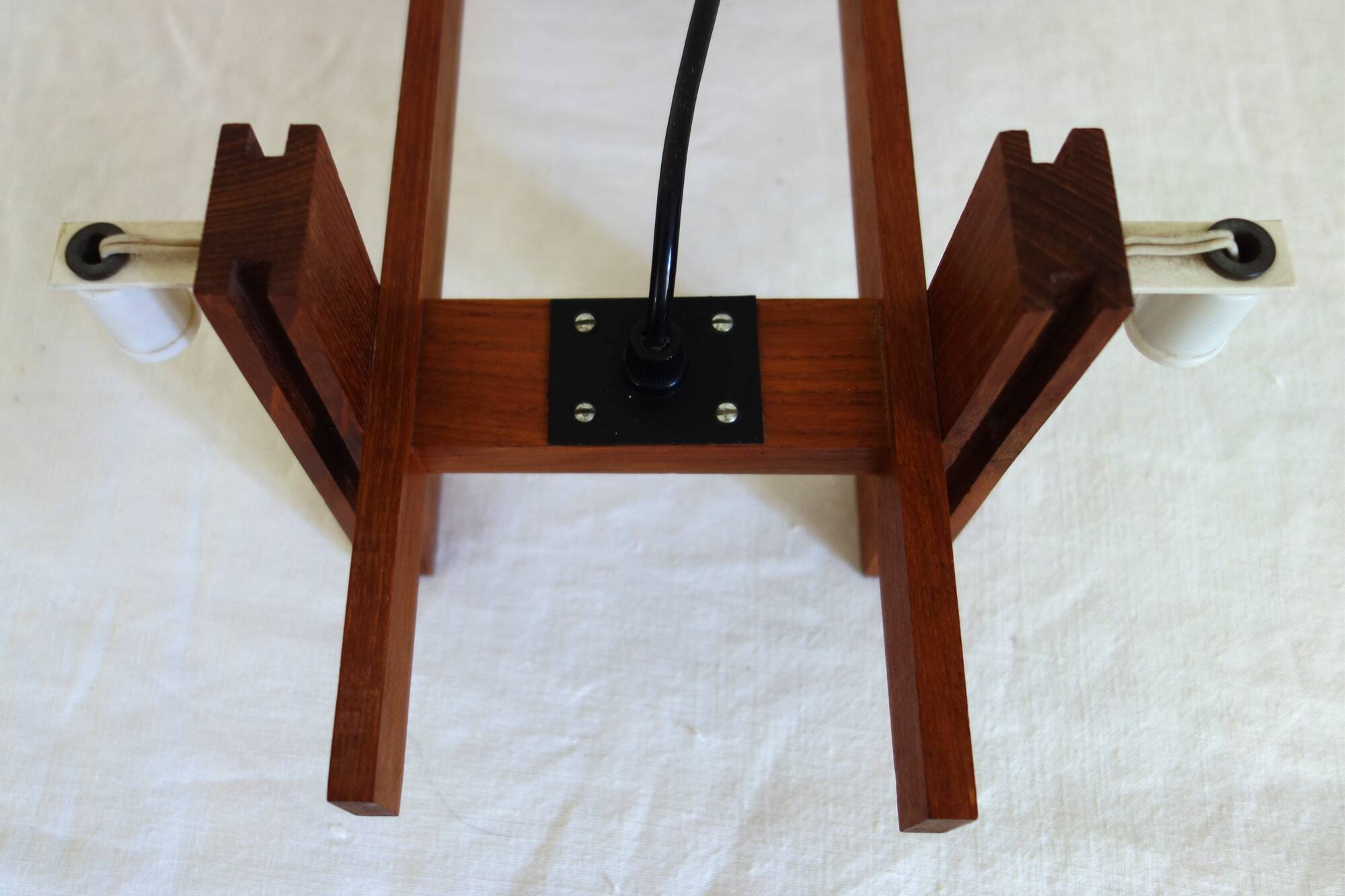 Scandinavian chandelier in perspex and teak from the 60s/70s.