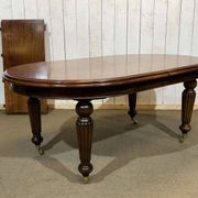 Table ovale style Victorienne en acajou avec 1 allonge