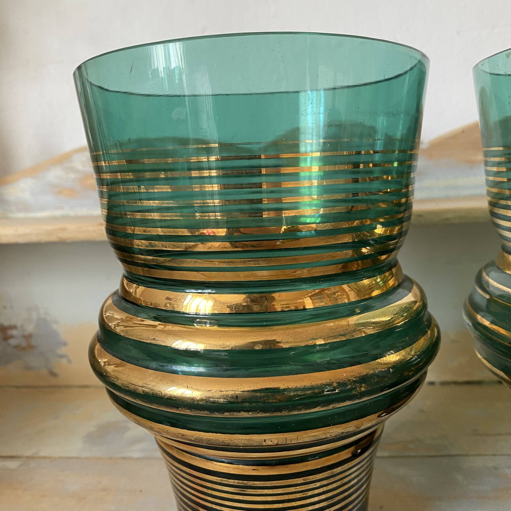 Paire de vases vert émeraude et doré , années 50-60