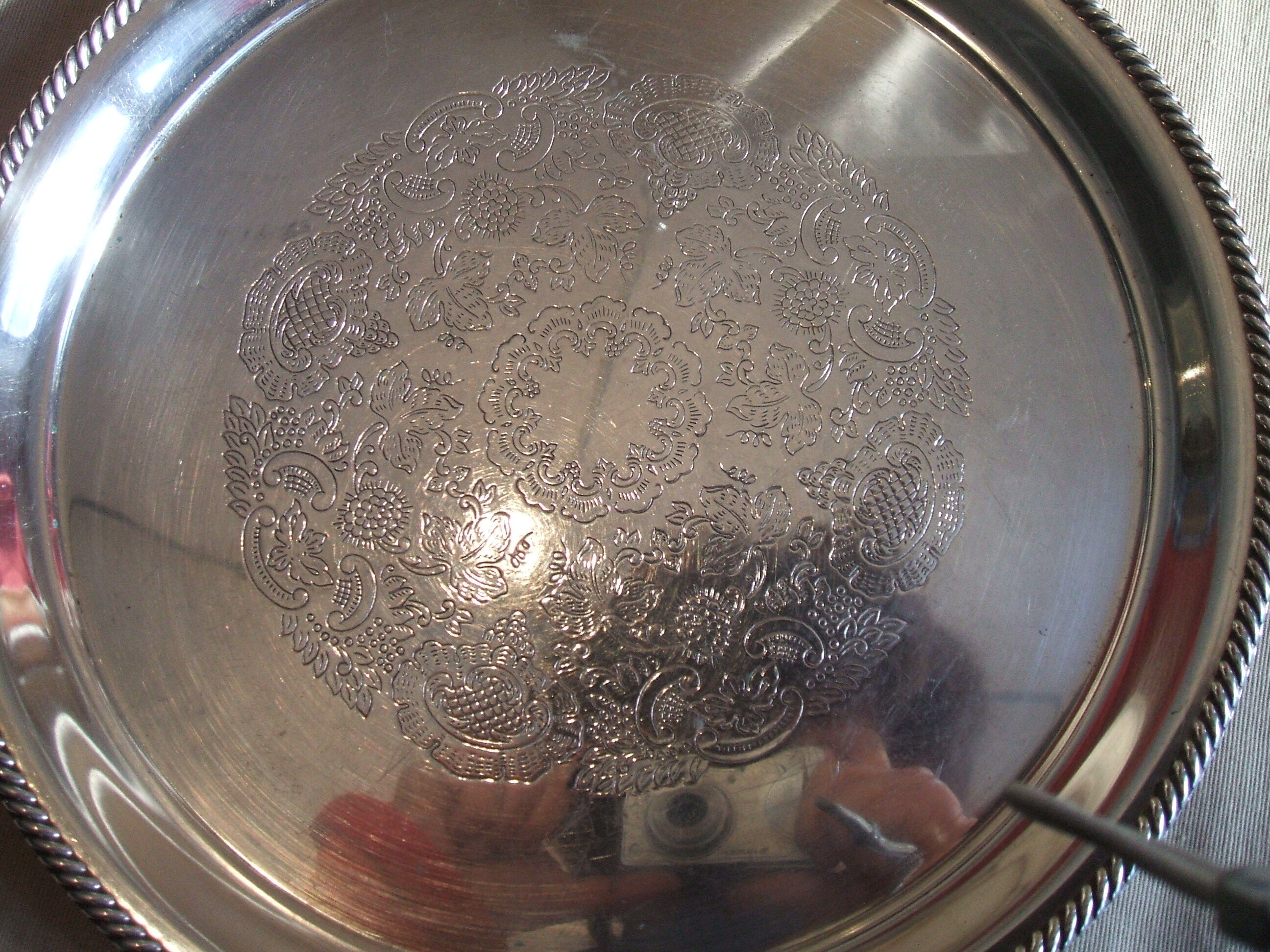 small round silver metal top