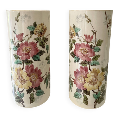 Vases rouleaux en faïence à décor floral d’églantier vers 1930–1950