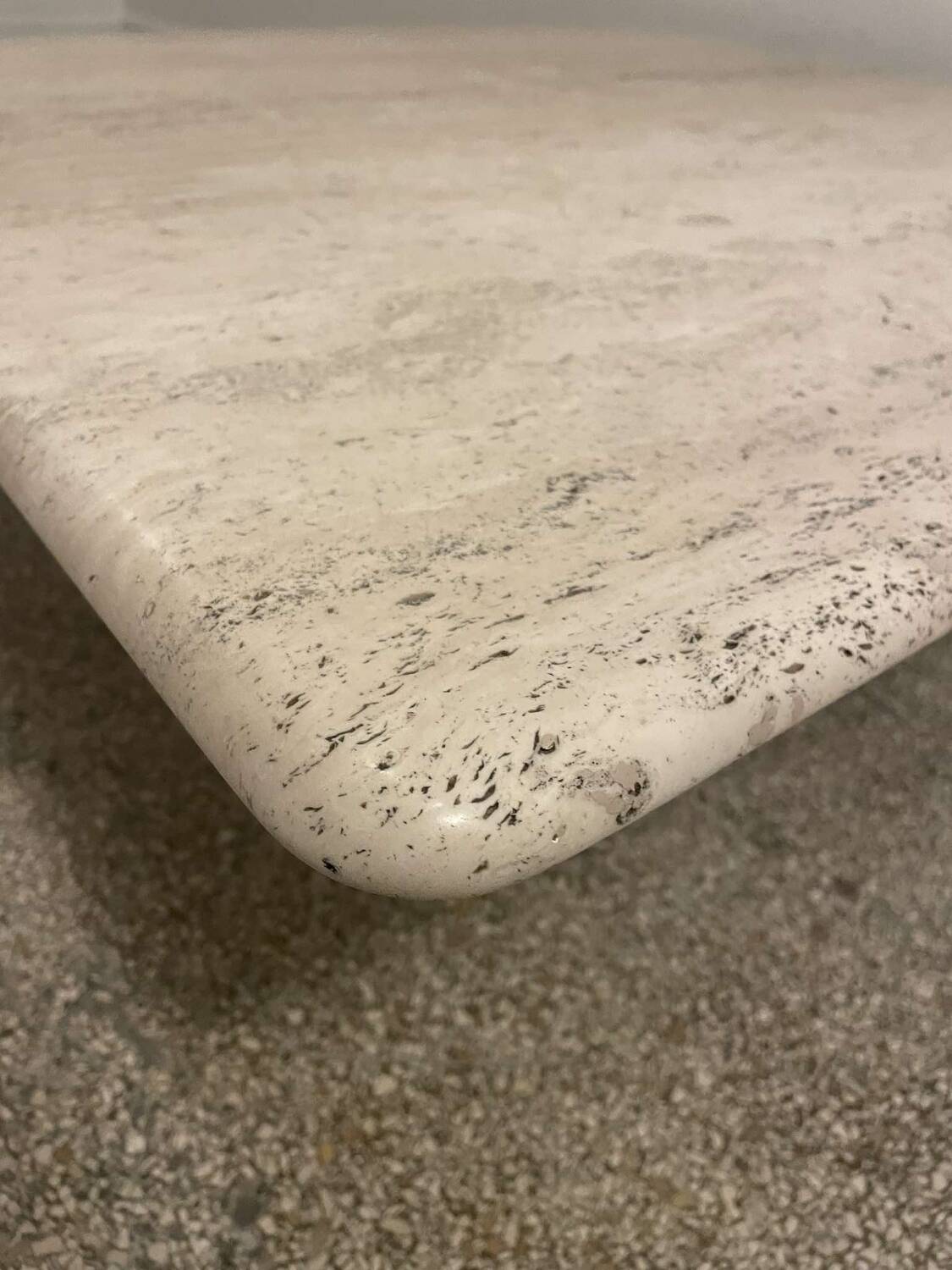 Table basse en travertin, Angelo Mangiarotti, Italy, 1970s