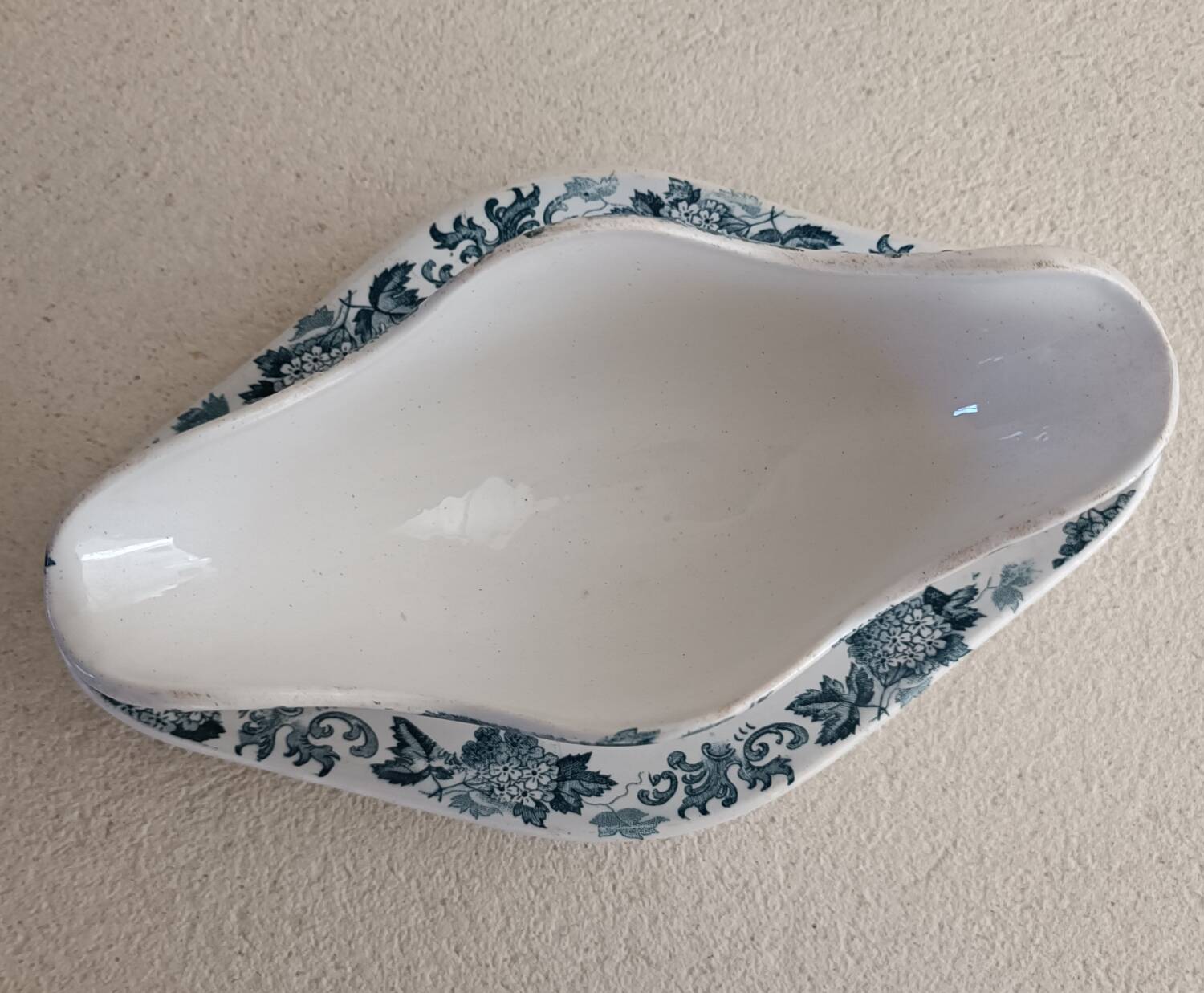 Iron earth gravy boat Snowball